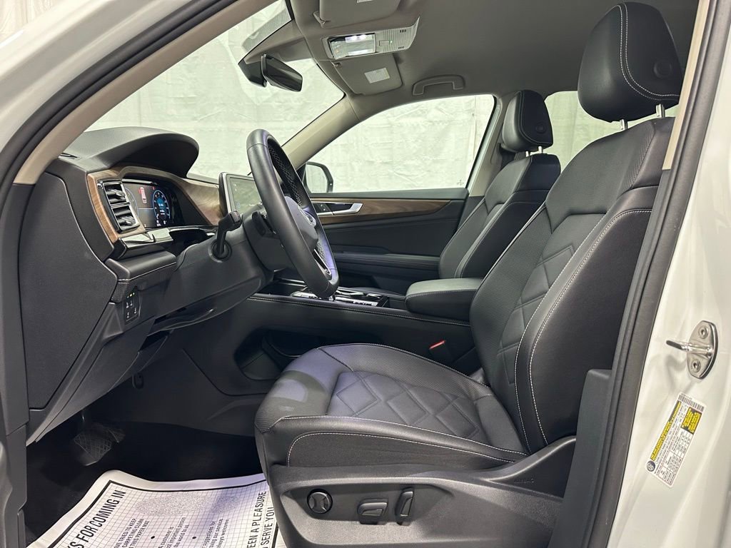 Used 2025 Volkswagen Atlas SE image 14