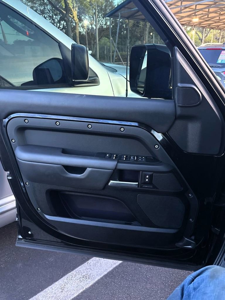 Used 2025 Land Rover Defender 110 S image 15