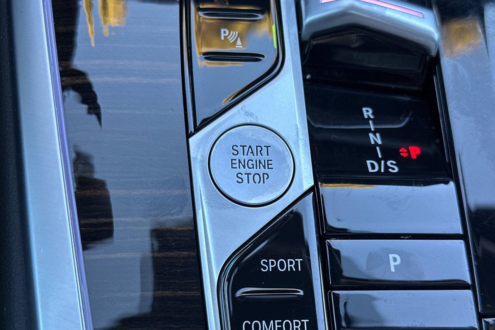 Used 2025 BMW X7 xDrive40i w/ Parking Assistance Package image 28