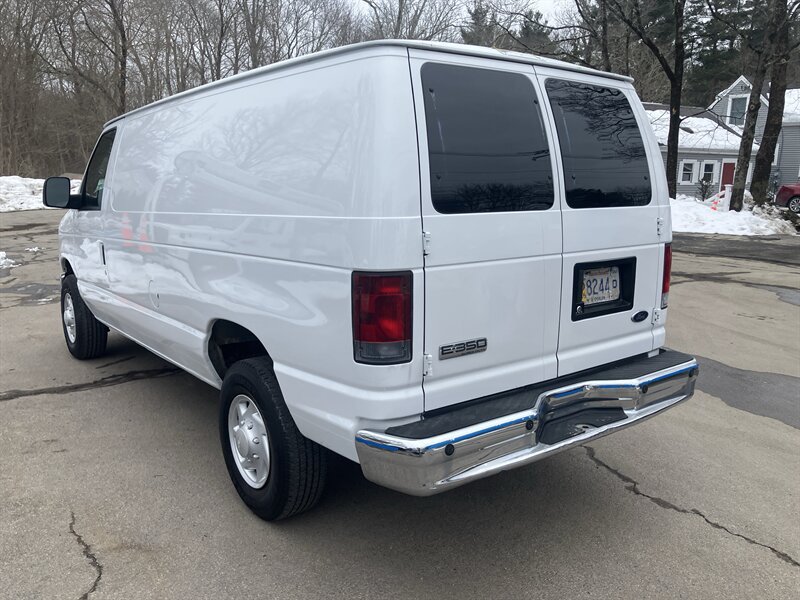 Used 2008 Ford E-350 and Econoline 350 Super Duty RWD image 2