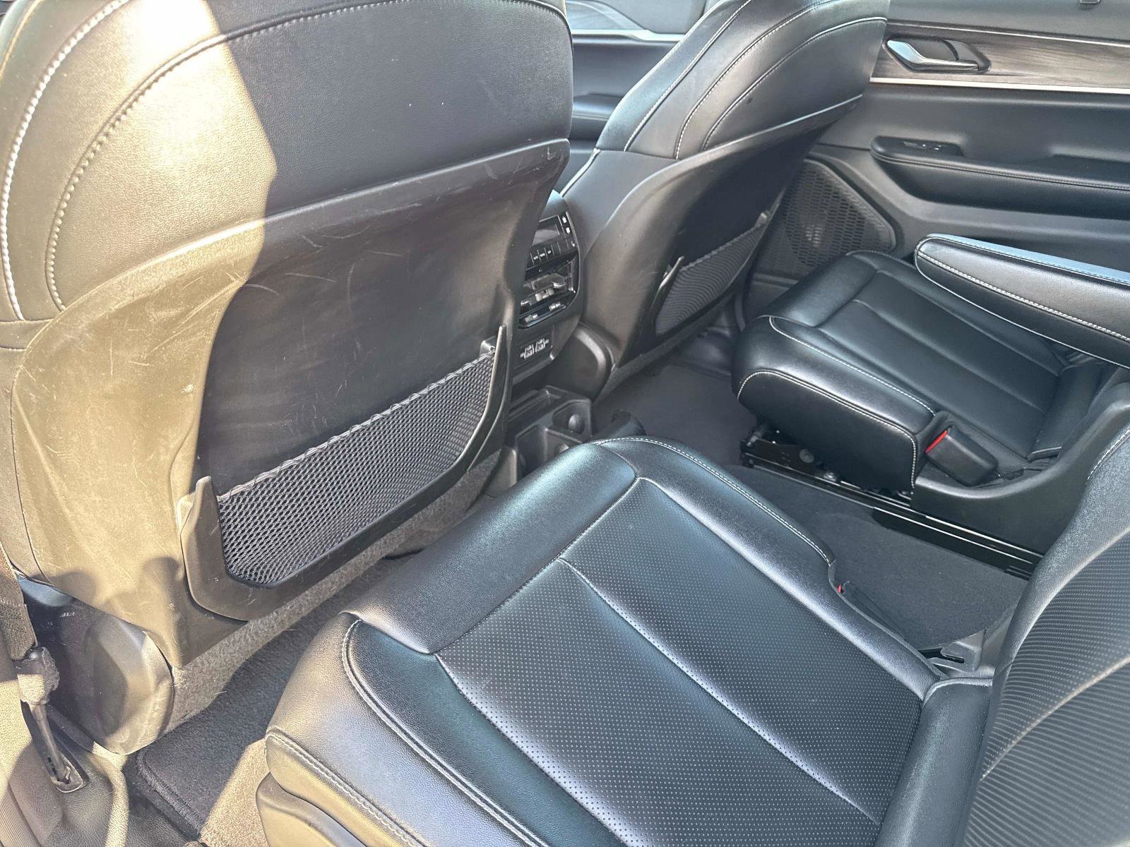 Used 2024 Jeep Grand Cherokee L Limited w/ Luxury Tech Group II image 17