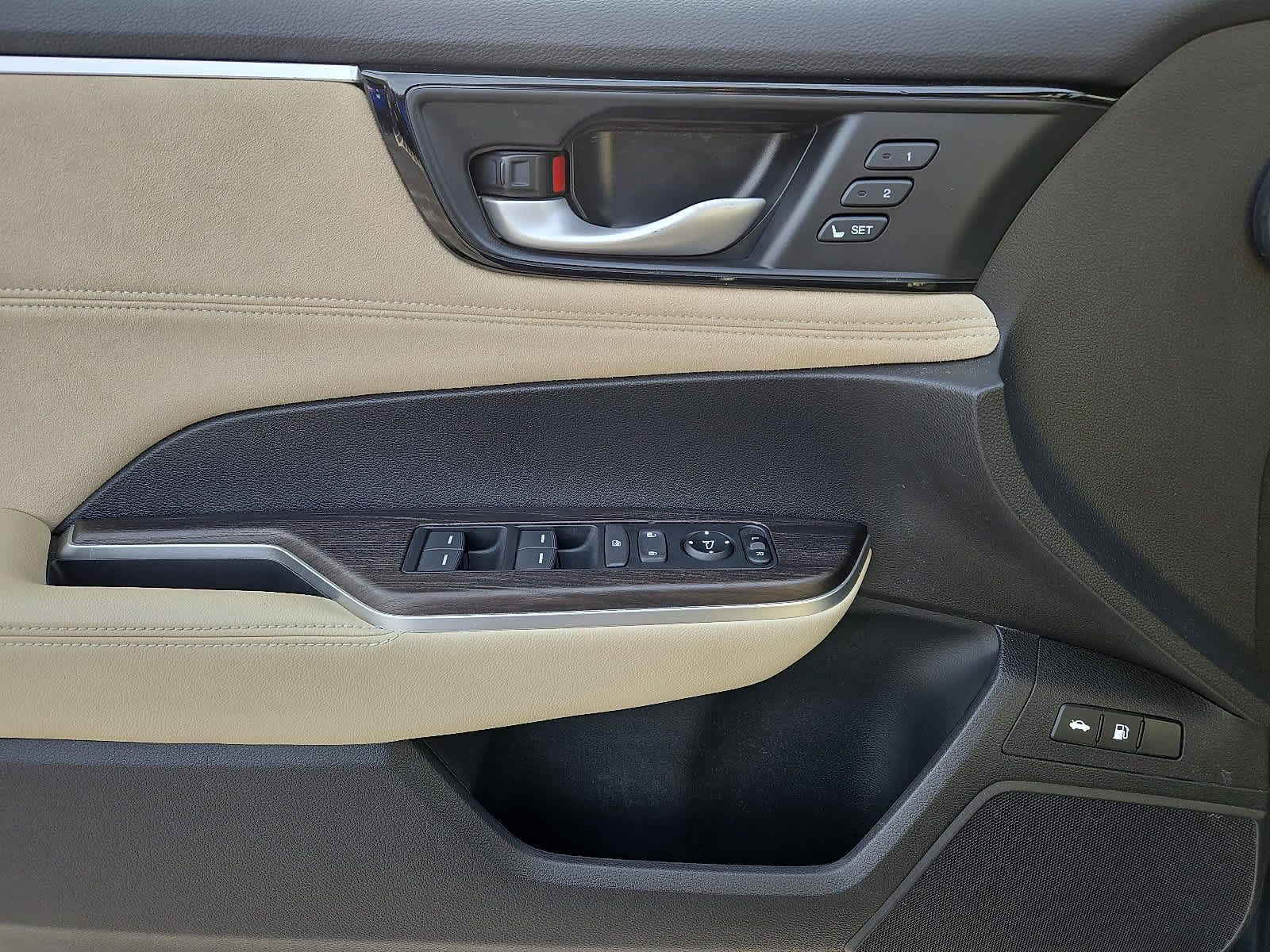 Certified 2018 Honda Clarity Touring image 14