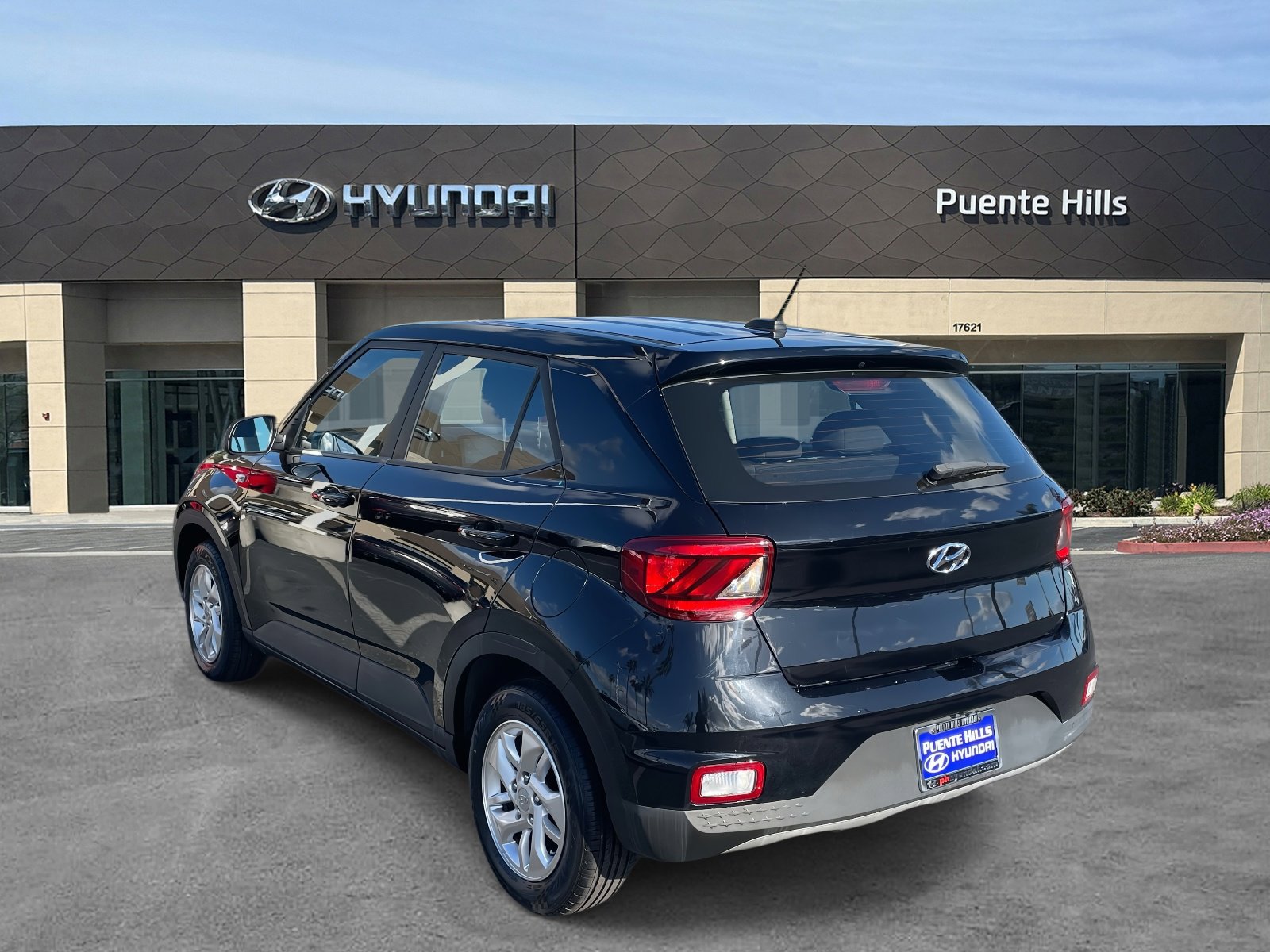 Certified 2023 Hyundai Venue SE image 4
