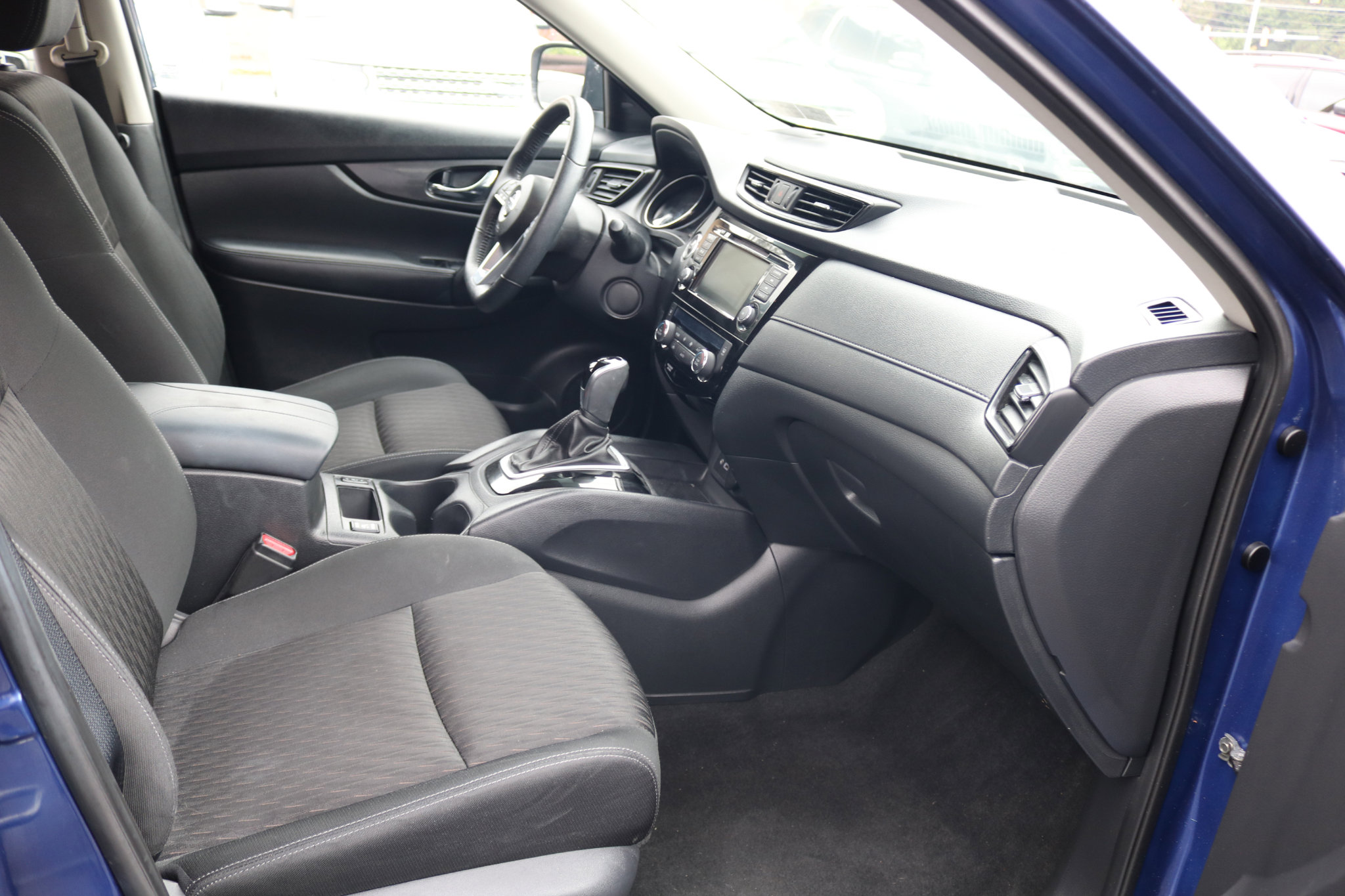 Used 2019 Nissan Rogue SV image 42