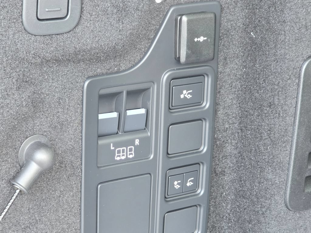 New 2026 Land Rover Discovery S AWD/4WD image 28