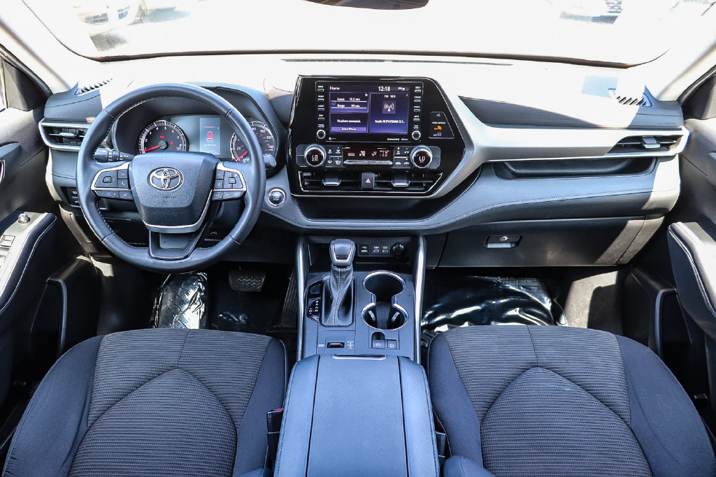 Used 2022 Toyota Highlander LE FWD image 11