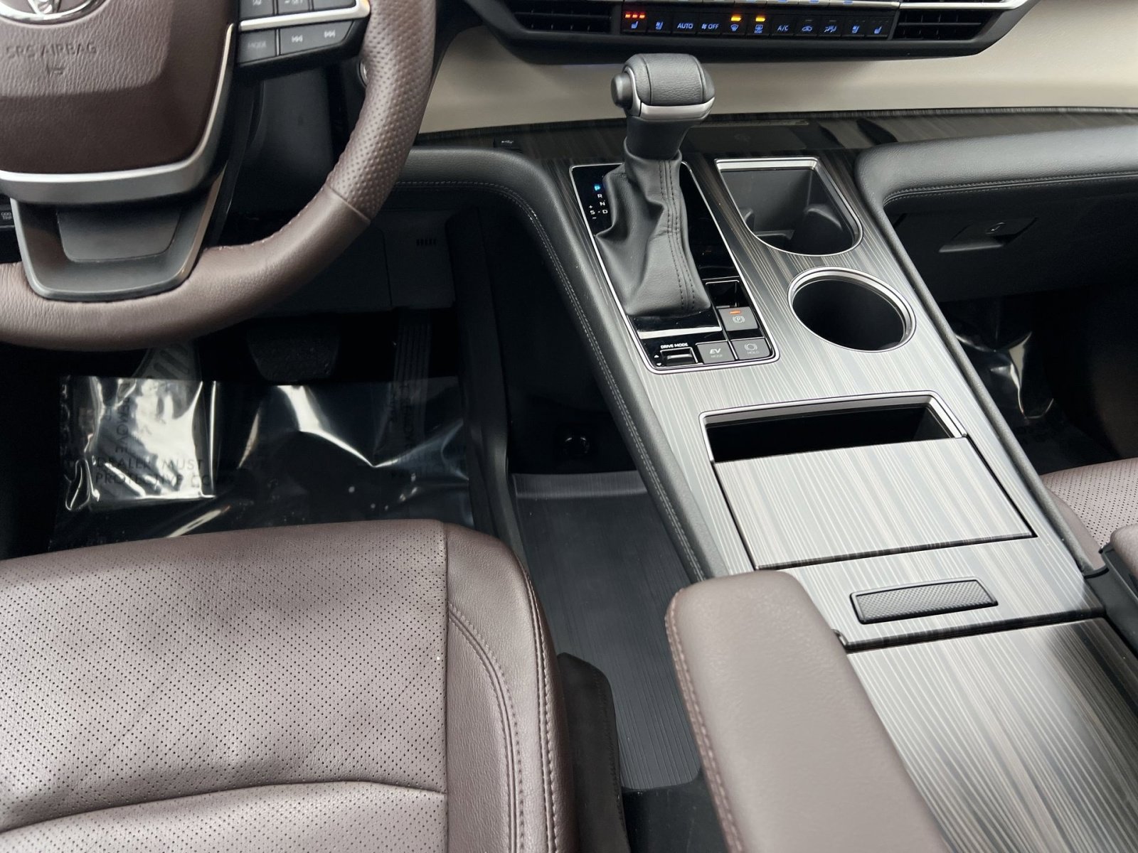 Used 2023 Toyota Sienna Platinum image 23