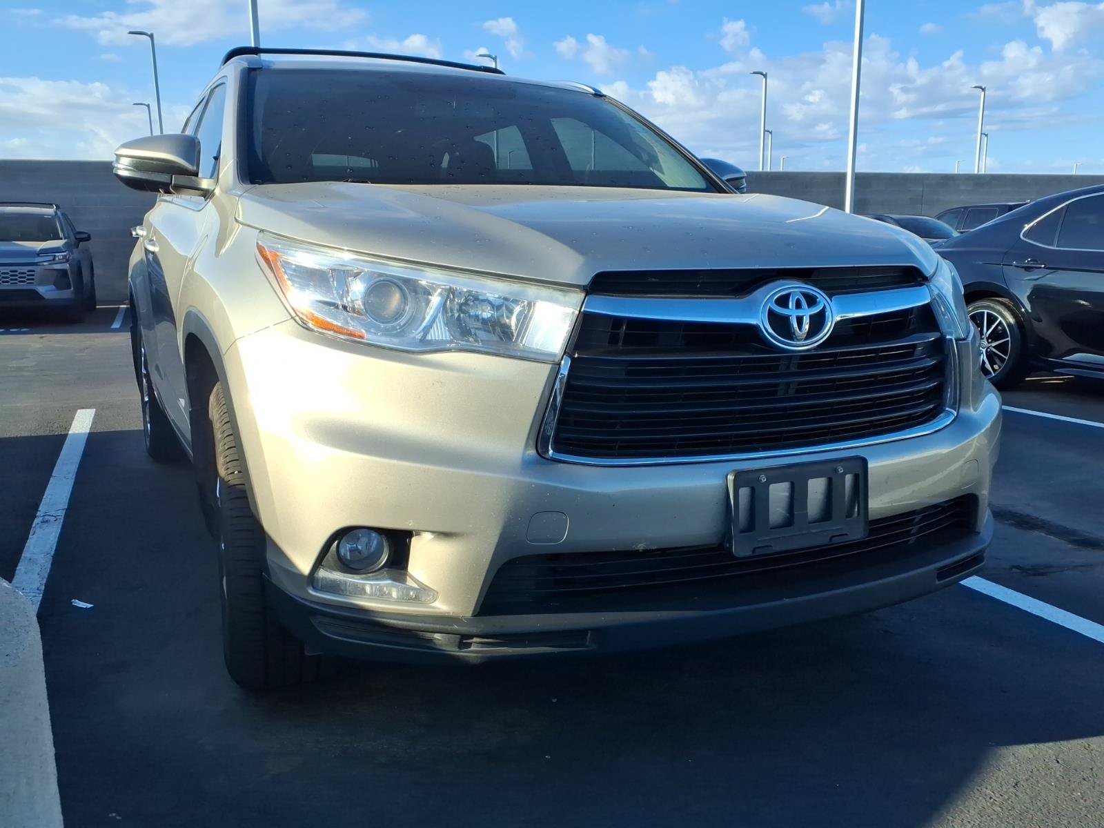 Used 2014 Toyota Highlander Limited AWD/4WD image 2