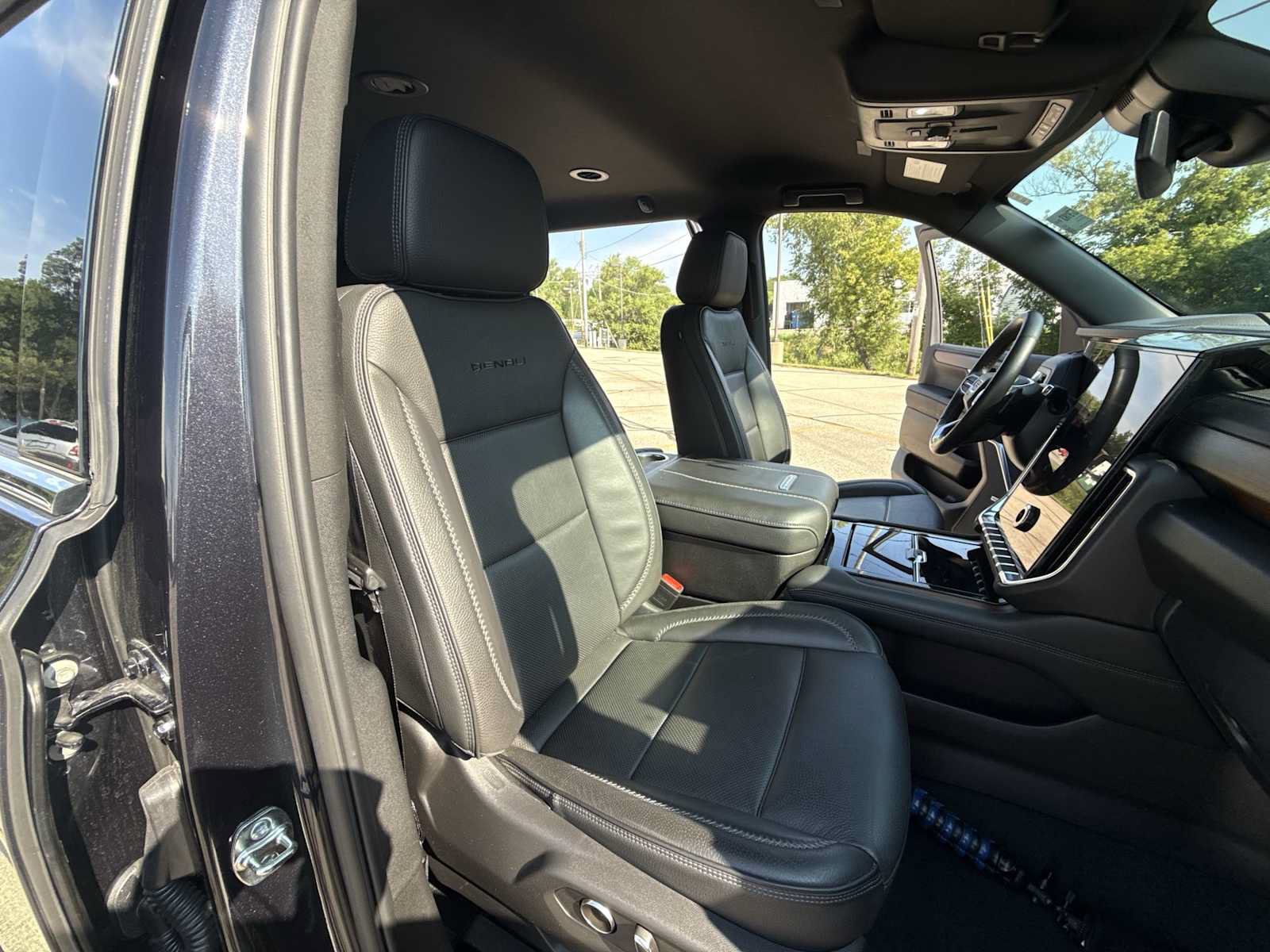 Certified 2025 GMC Yukon Denali AWD/4WD image 27