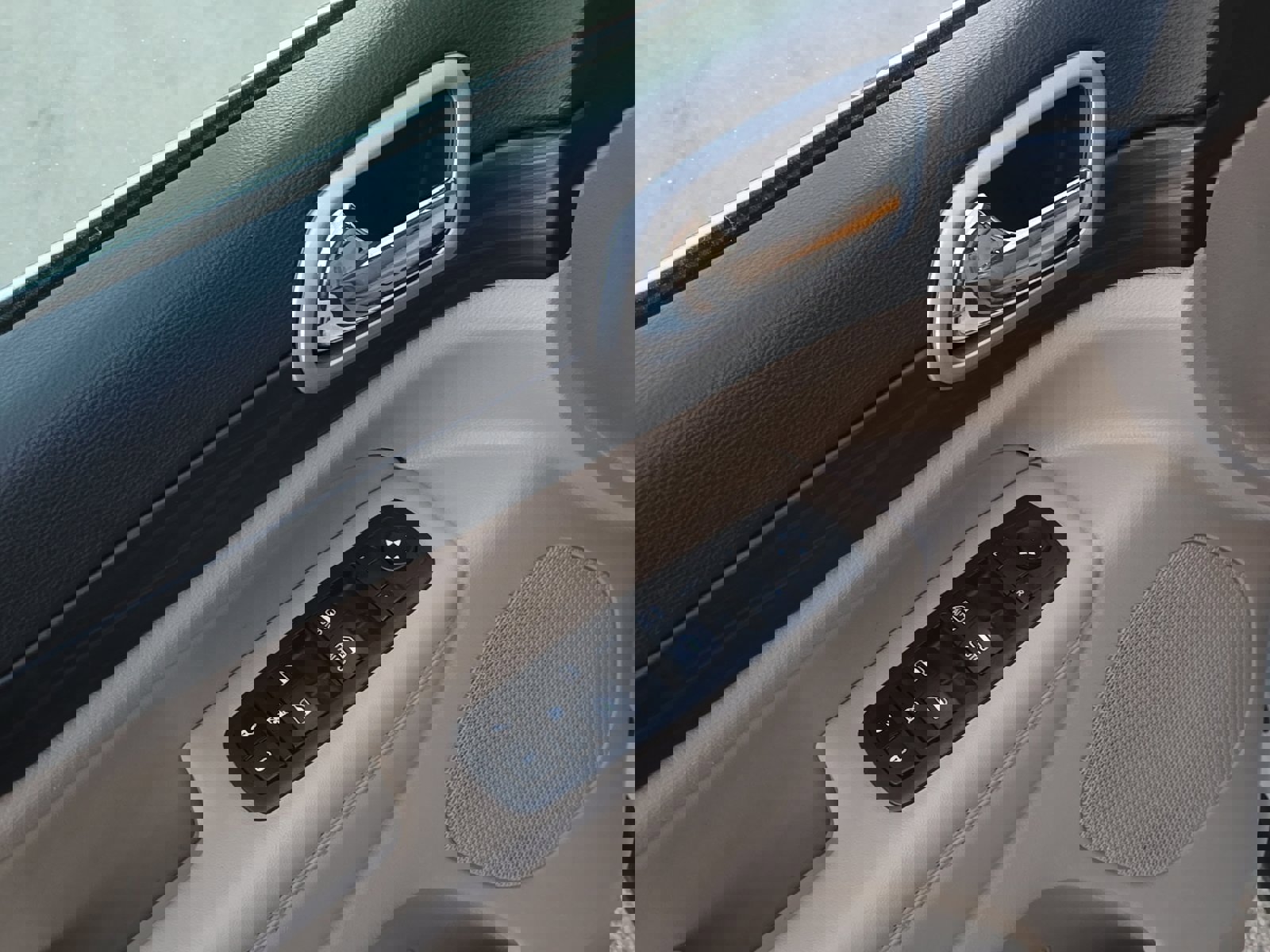 Used 2022 Jeep Grand Cherokee Laredo E image 9