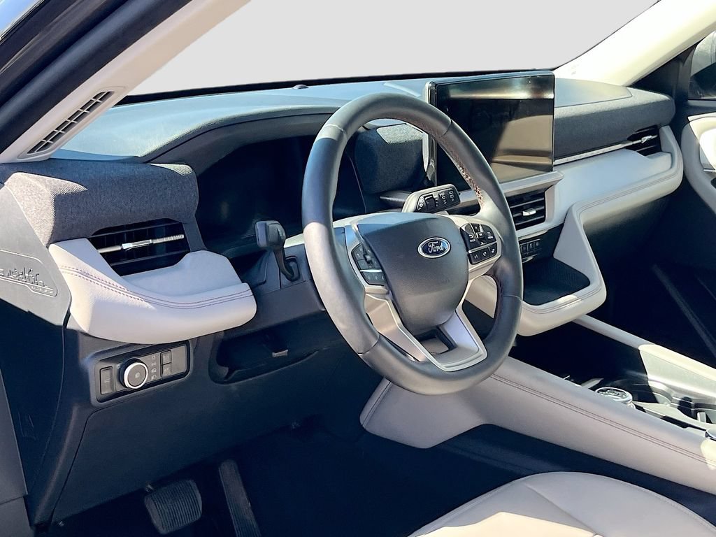 Used 2025 Ford Explorer Active w/ Active Comfort Package AWD/4WD image 9