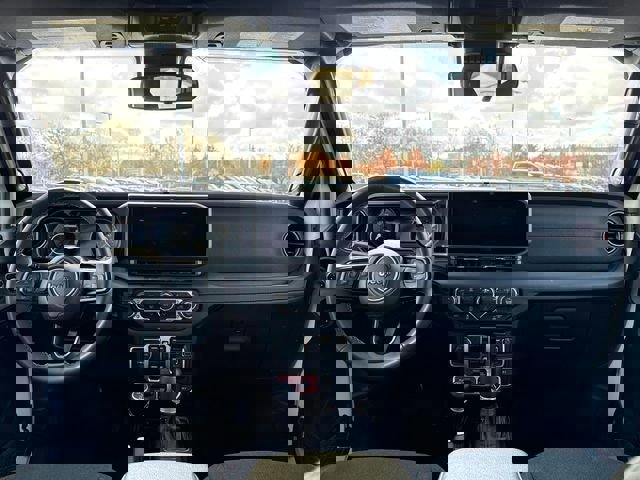 Used 2025 Jeep Wrangler Unlimited Rubicon image 13