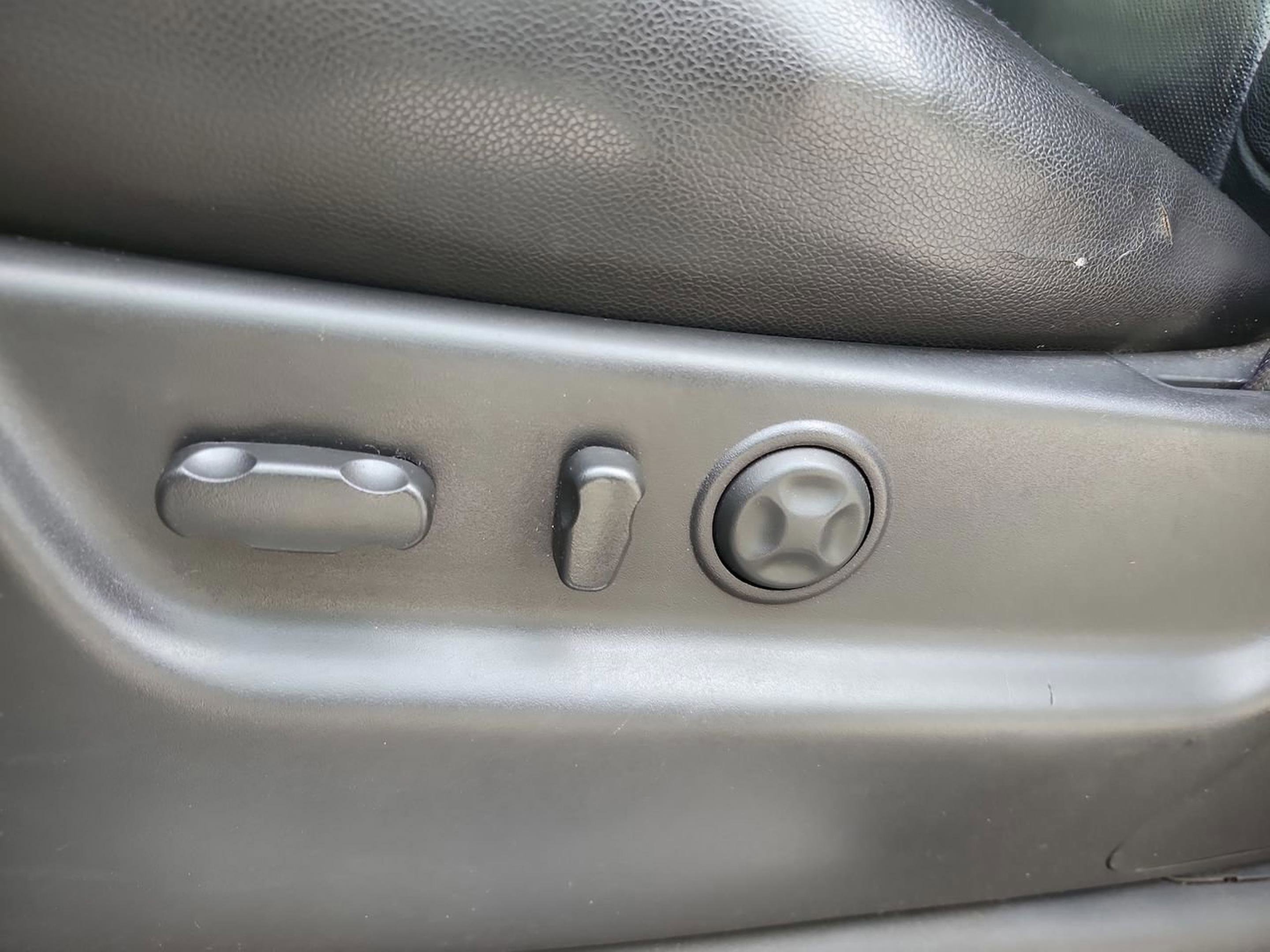 Used 2013 Chevrolet Avalanche LTZ image 13