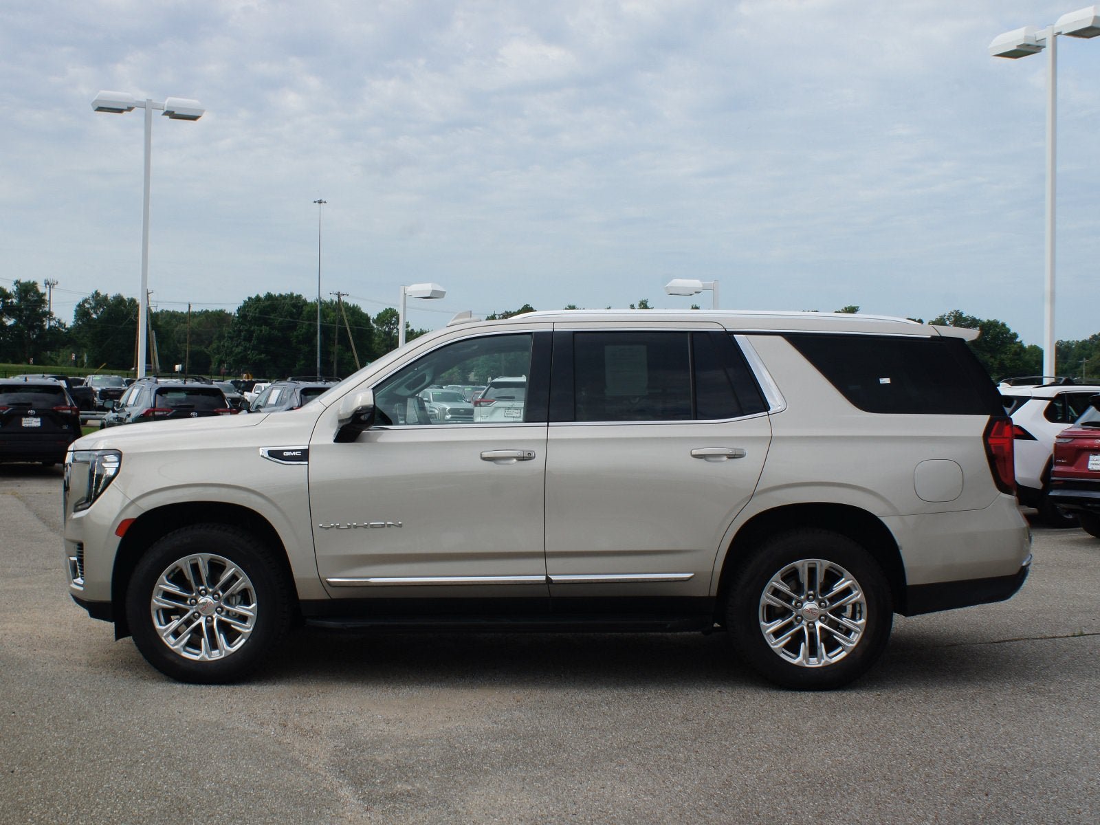 Used 2021 GMC Yukon SLT w/ SLT Premium Package AWD/4WD image 13