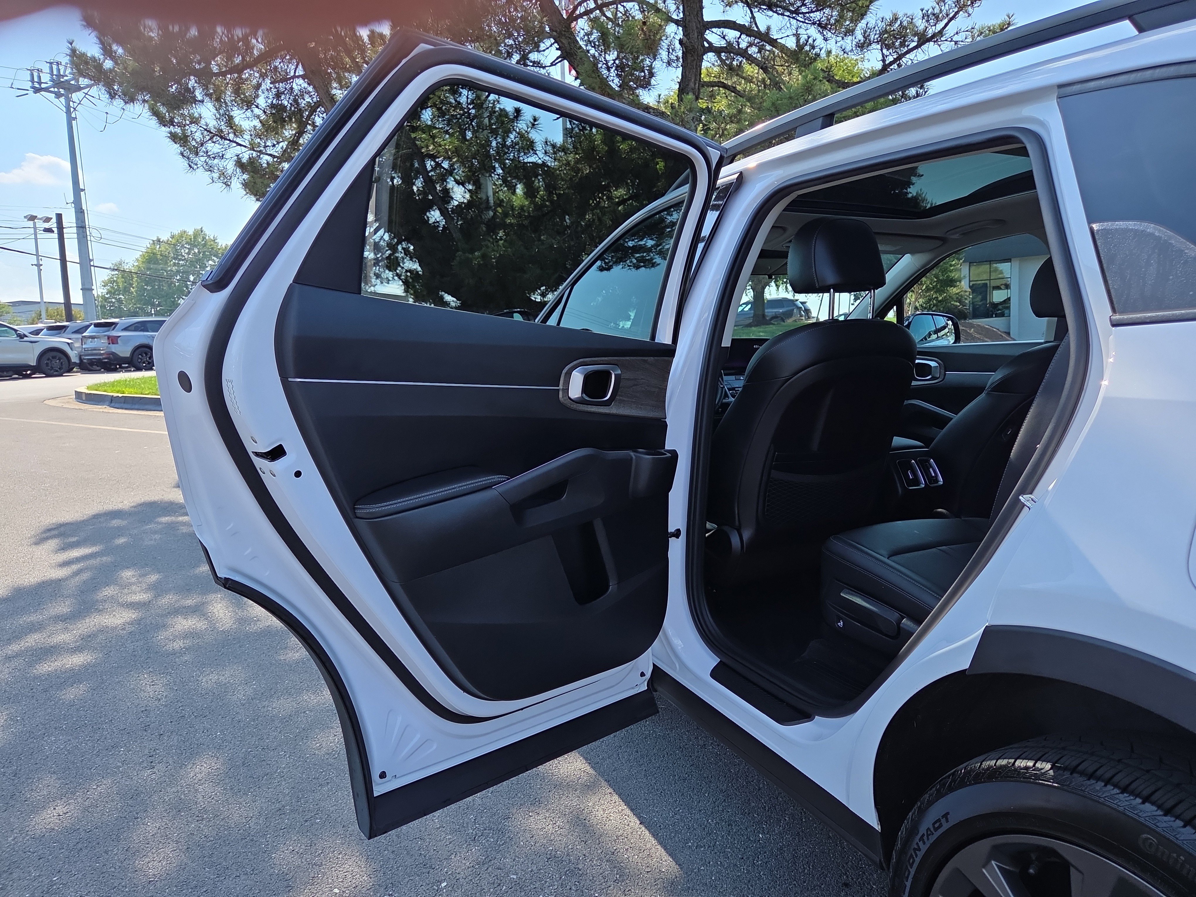 Certified 2021 Kia Sorento EX w/ EX AWD X-Line Package image 28