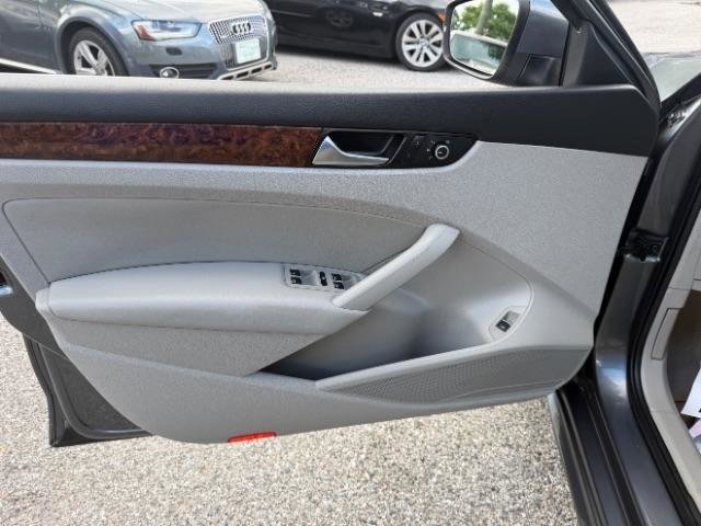 Used 2012 Volkswagen Passat TDI SEL Premium FWD image 15