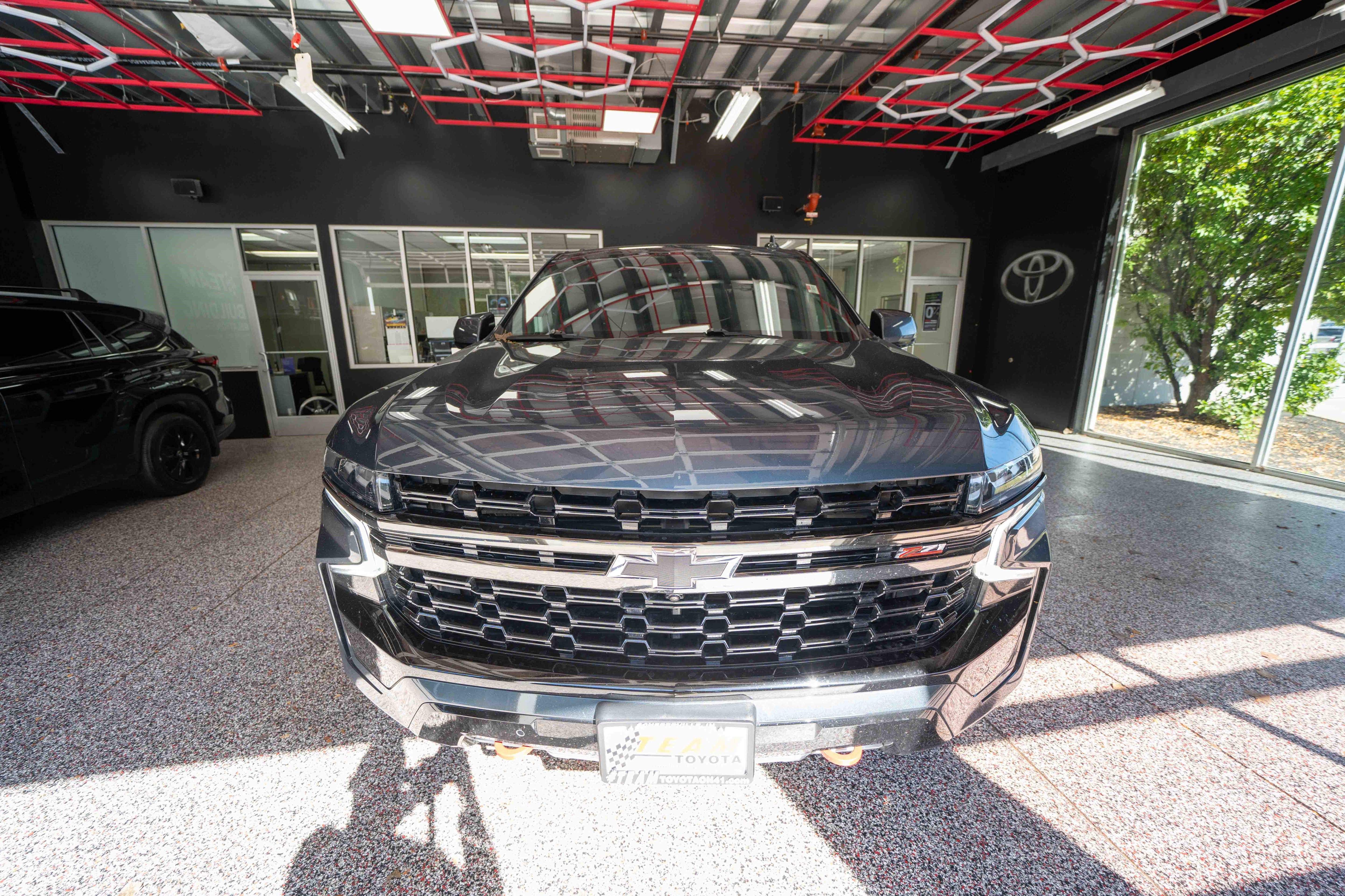 Used 2021 Chevrolet Tahoe Z71 w/ Z71 Signature Package AWD/4WD image 6
