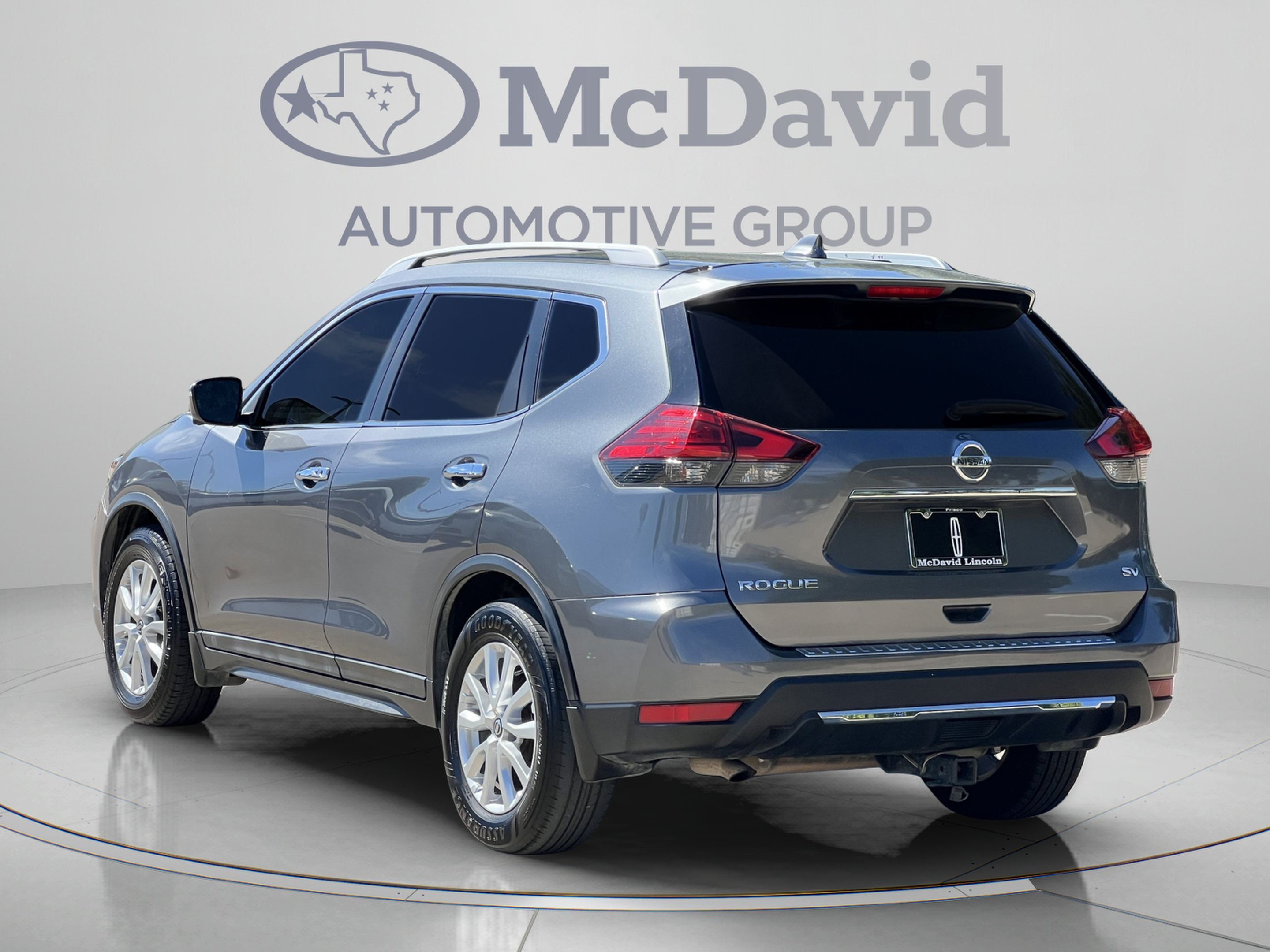 Used 2017 Nissan Rogue SV w/ Sun & Sound Touring Package FWD image 5
