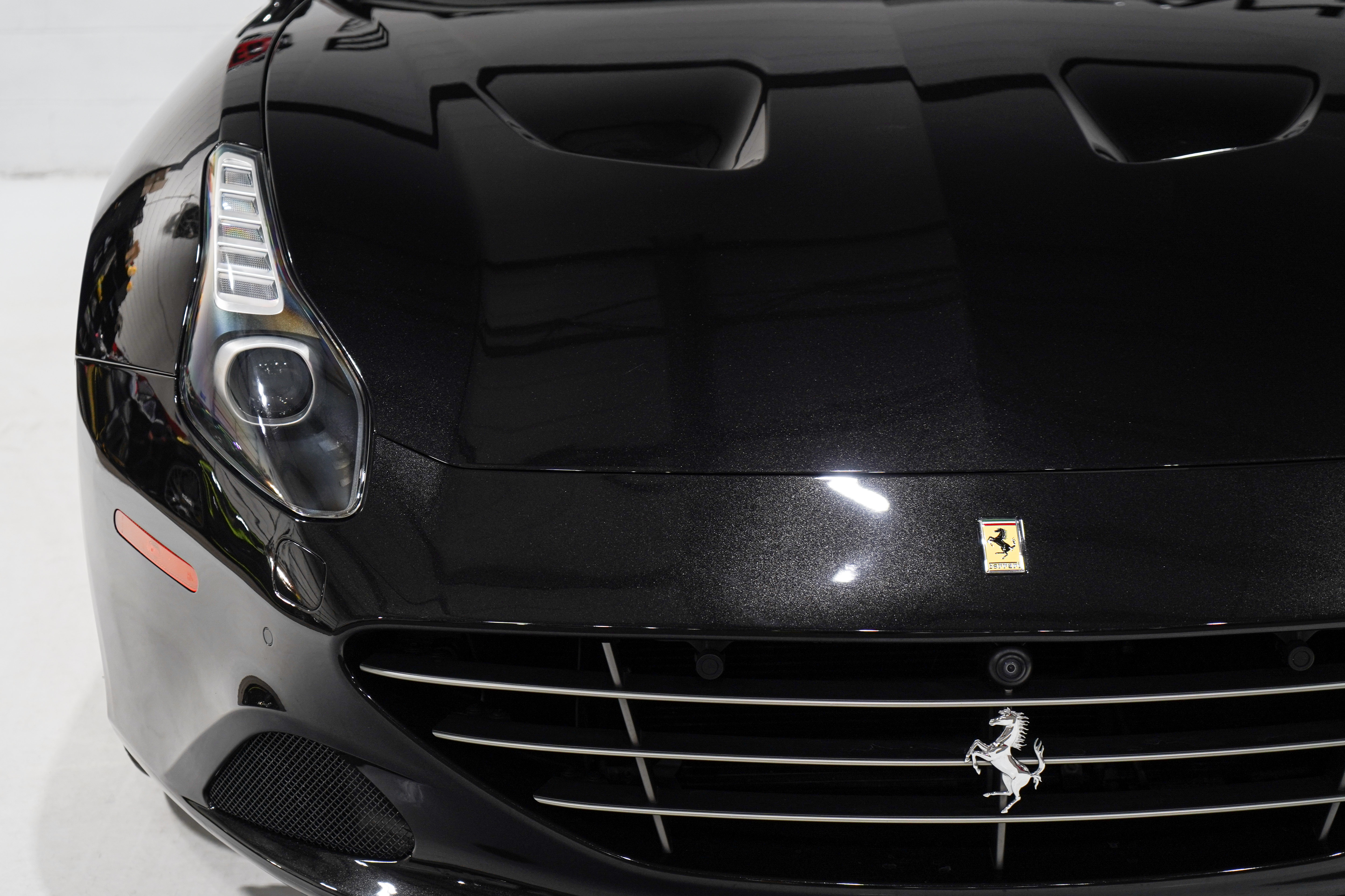 Used 2016 Ferrari California T RWD image 31
