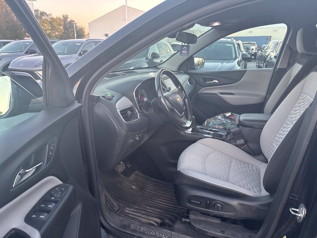 Used 2020 Chevrolet Equinox LT w/ Driver Convenience Package FWD image 9