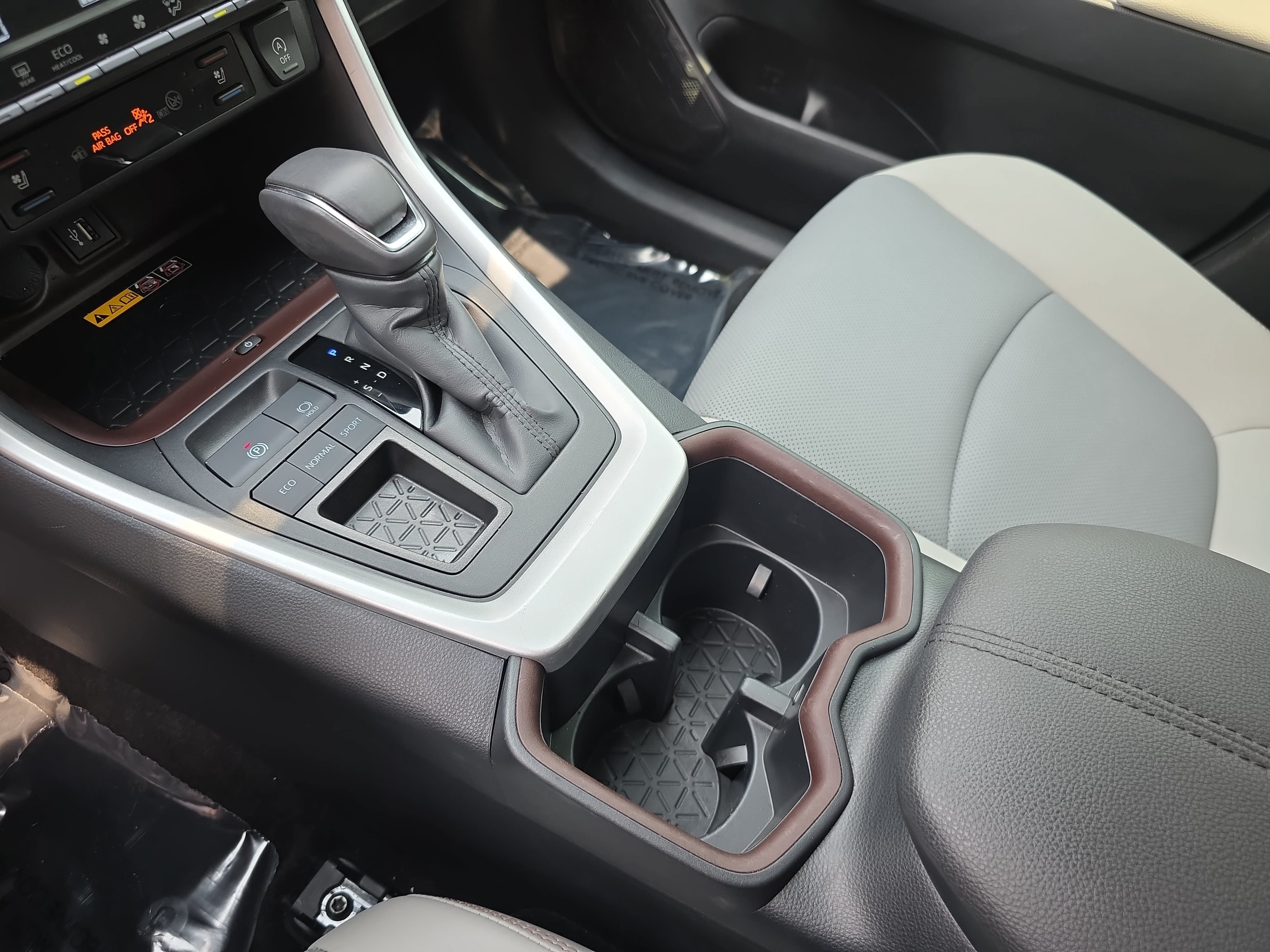Used 2025 Toyota RAV4 Limited w/ Advanced Technology Package FWD image 25