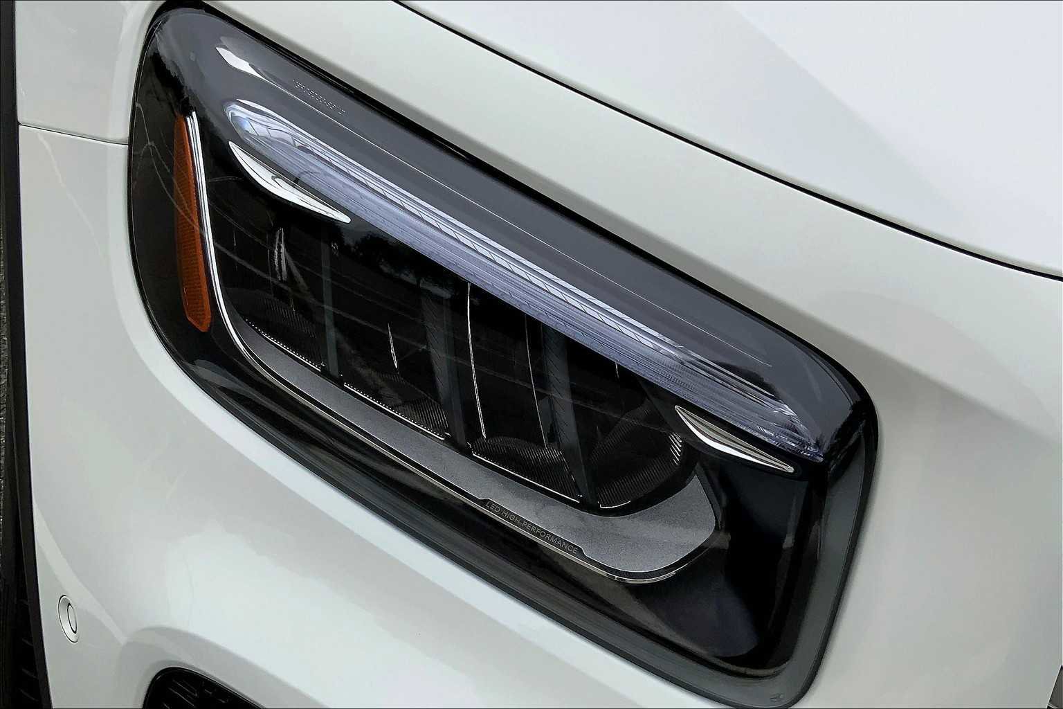 New 2025 Mercedes-Benz GLB 250 4MATIC image 17