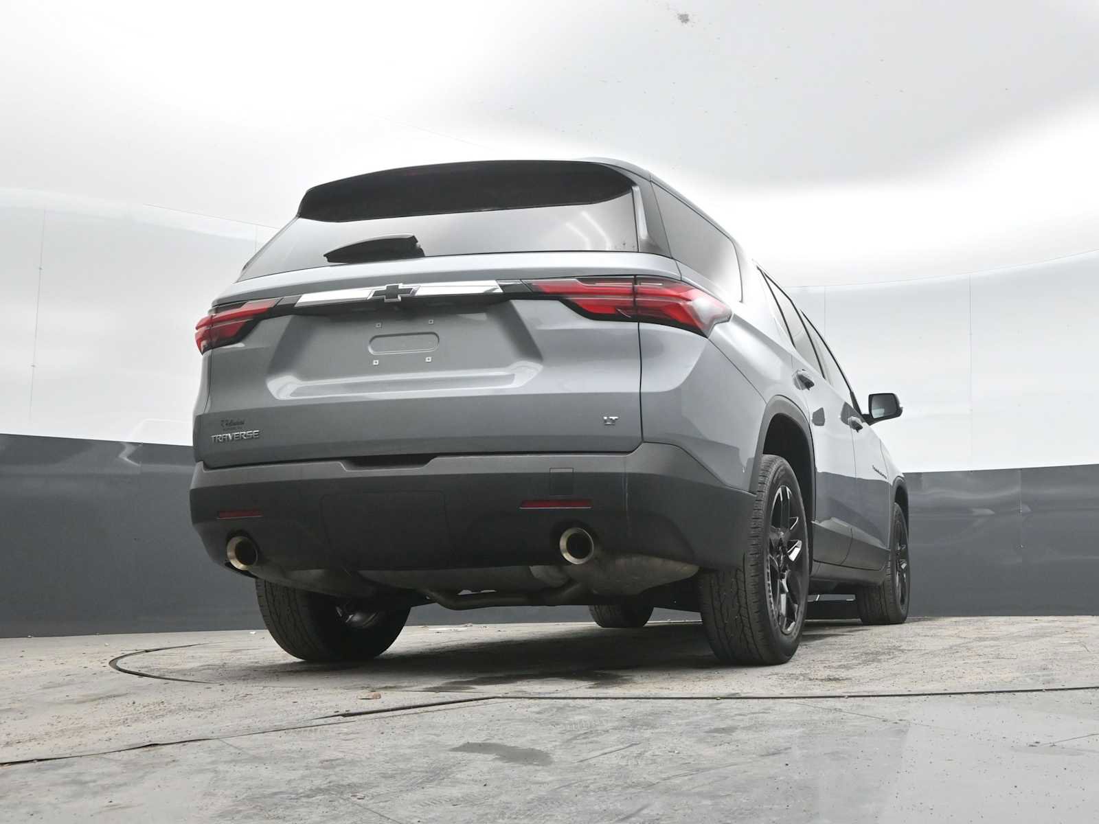 Used 2023 Chevrolet Traverse LT FWD image 33
