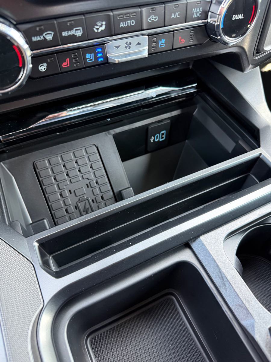 New 2026 Ford F350 Lariat w/ Black Appearance Package image 29