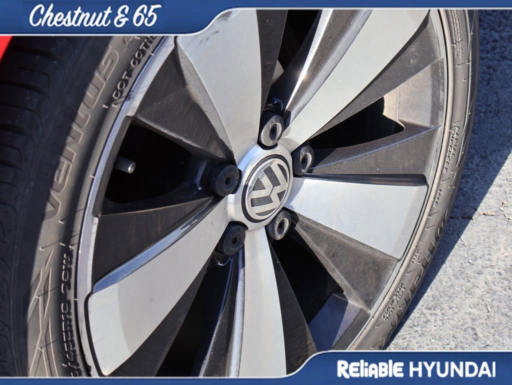 Used 2014 Volkswagen Beetle R-Line FWD image 24