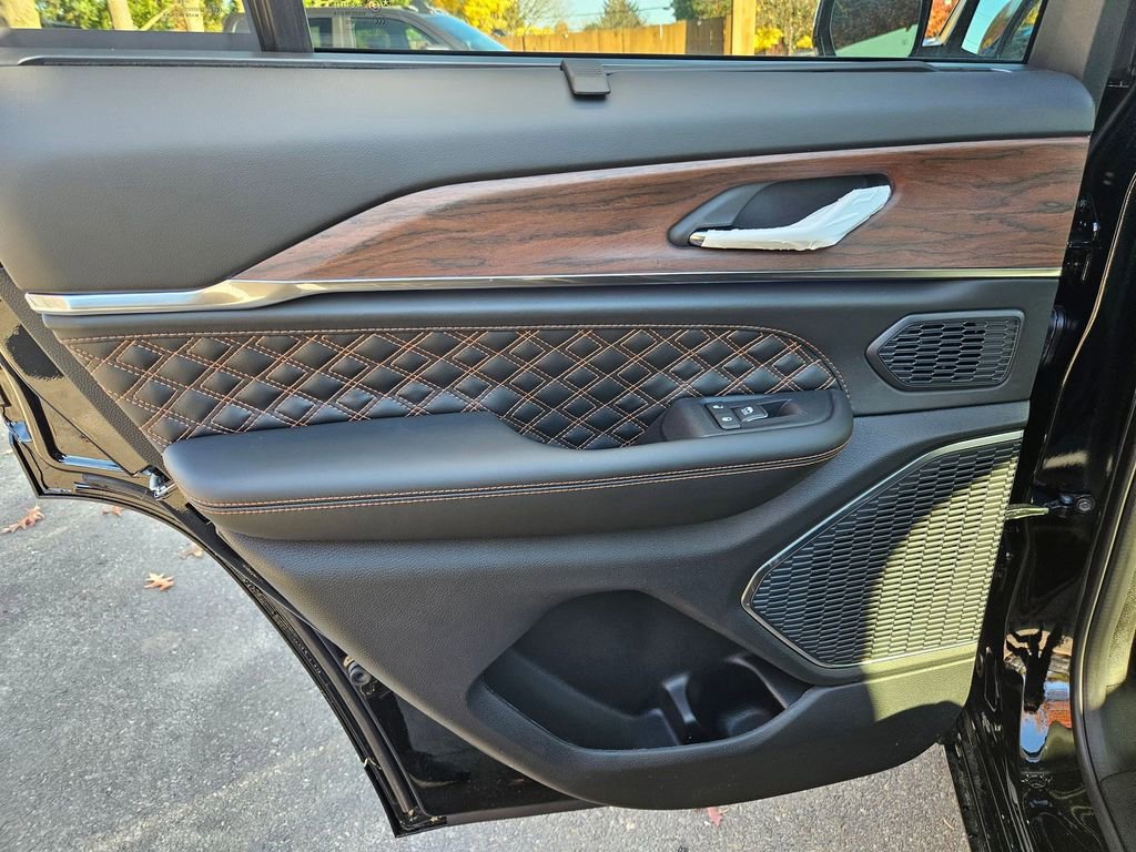 New 2025 Jeep Grand Cherokee Summit w/ Obsidian Package image 14