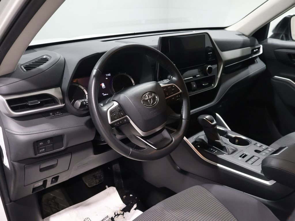 Used 2024 Toyota Highlander LE image 15