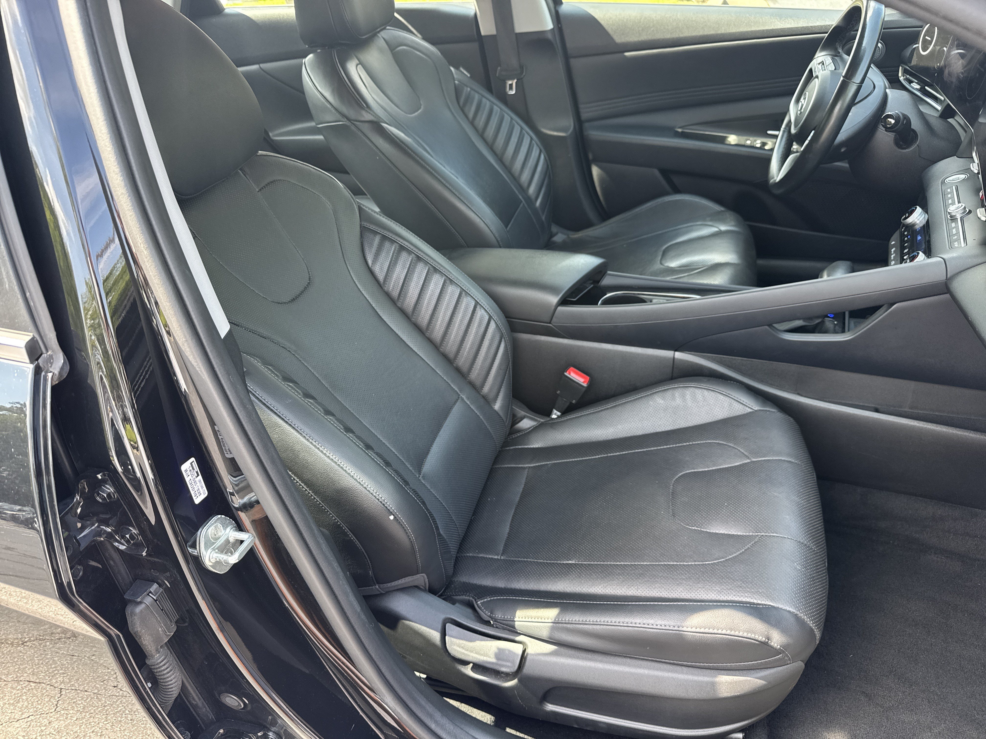 Used 2023 Hyundai Elantra Limited FWD image 11