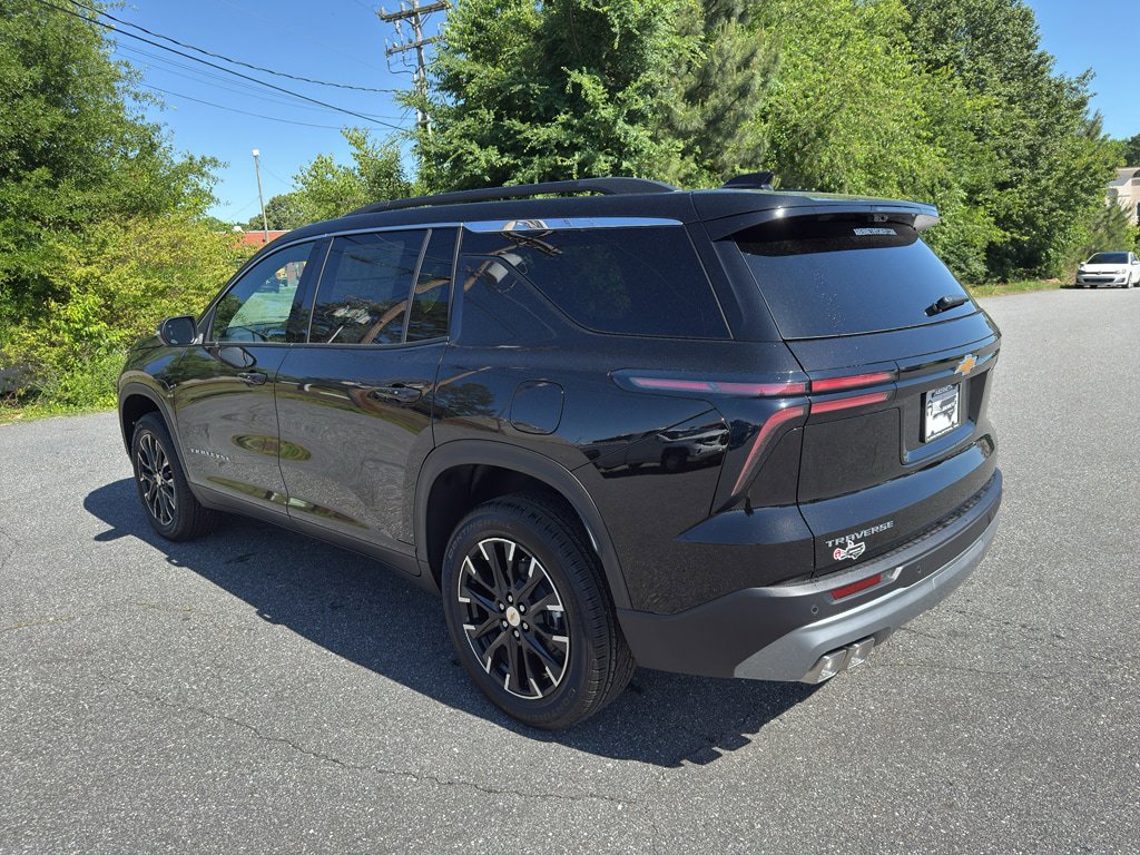 New 2026 Chevrolet Traverse LT w/ Sun and Wheel Package FWD image 4