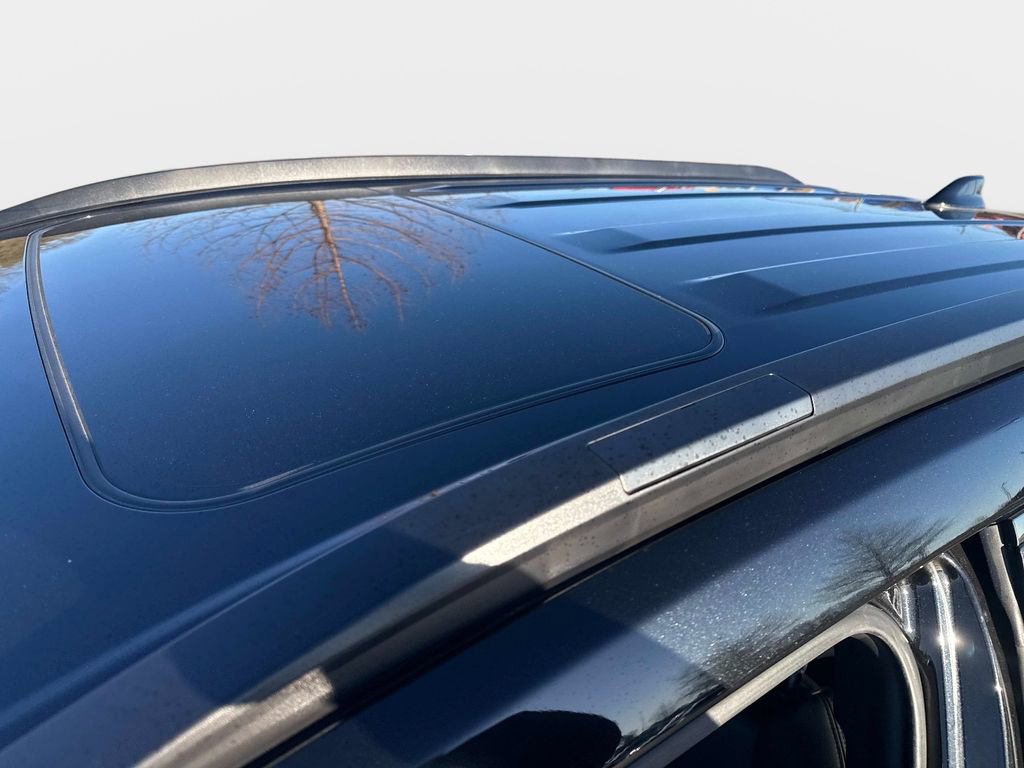 Used 2023 Toyota Corolla Cross XSE image 28