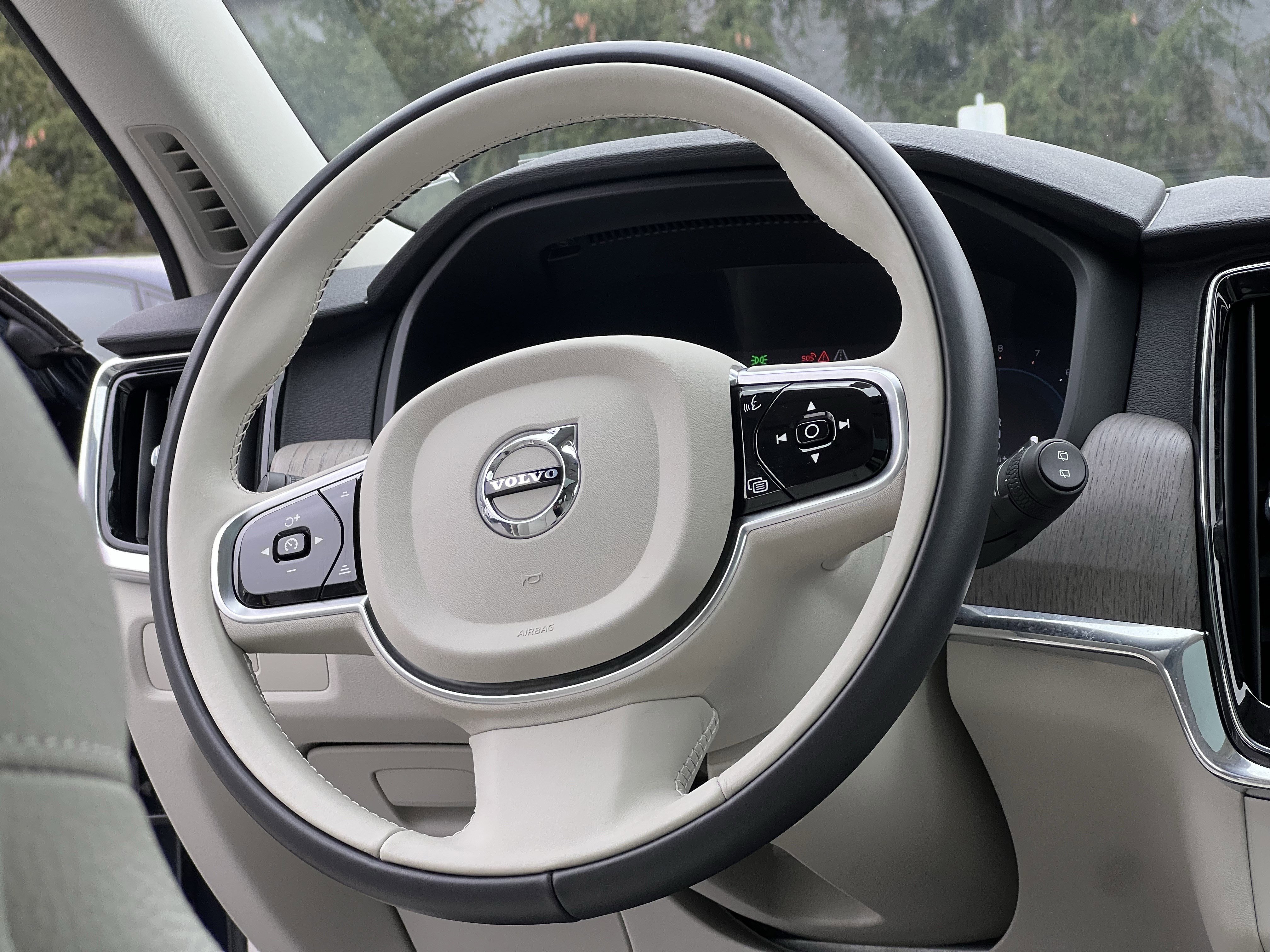 Used 2025 Volvo V90 B6 Cross Country Plus image 20