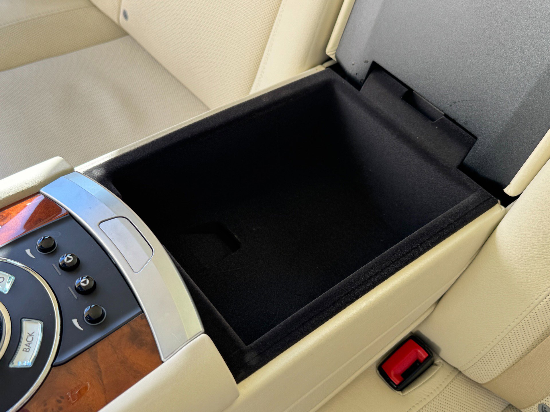 Used 2013 Rolls-Royce Ghost image 57