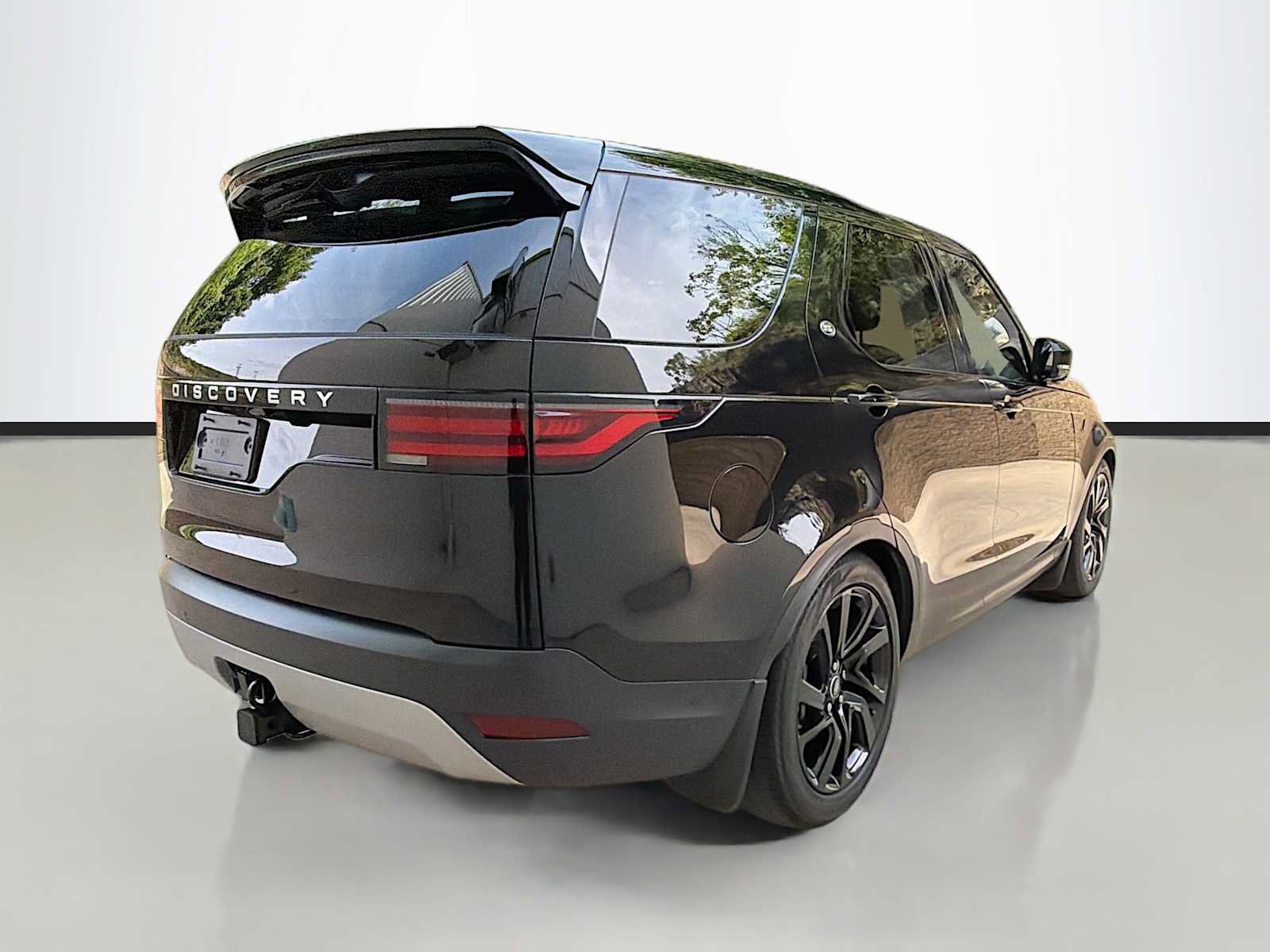 Certified 2025 Land Rover Discovery S AWD/4WD image 3