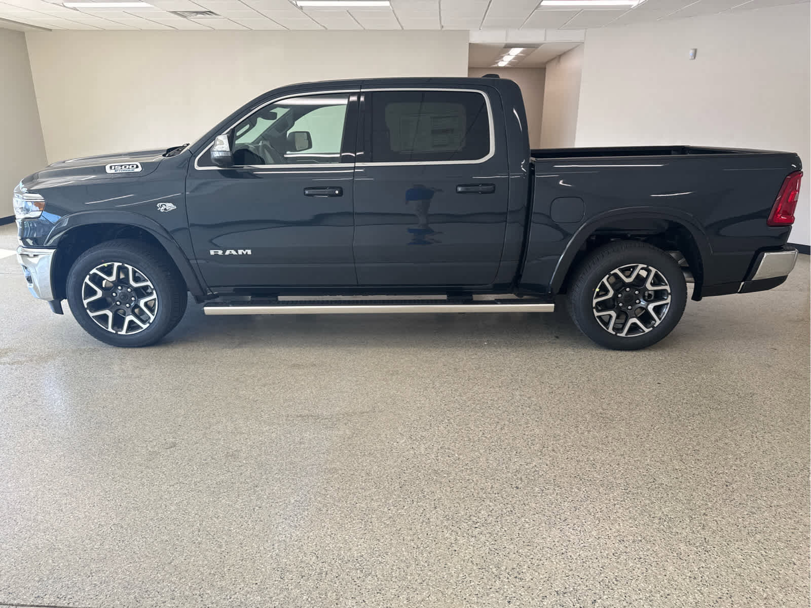 New 2026 RAM 1500 Laramie AWD/4WD image 8