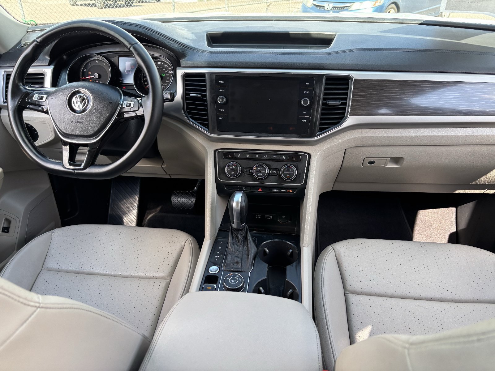 Used 2018 Volkswagen Atlas SE AWD/4WD image 16