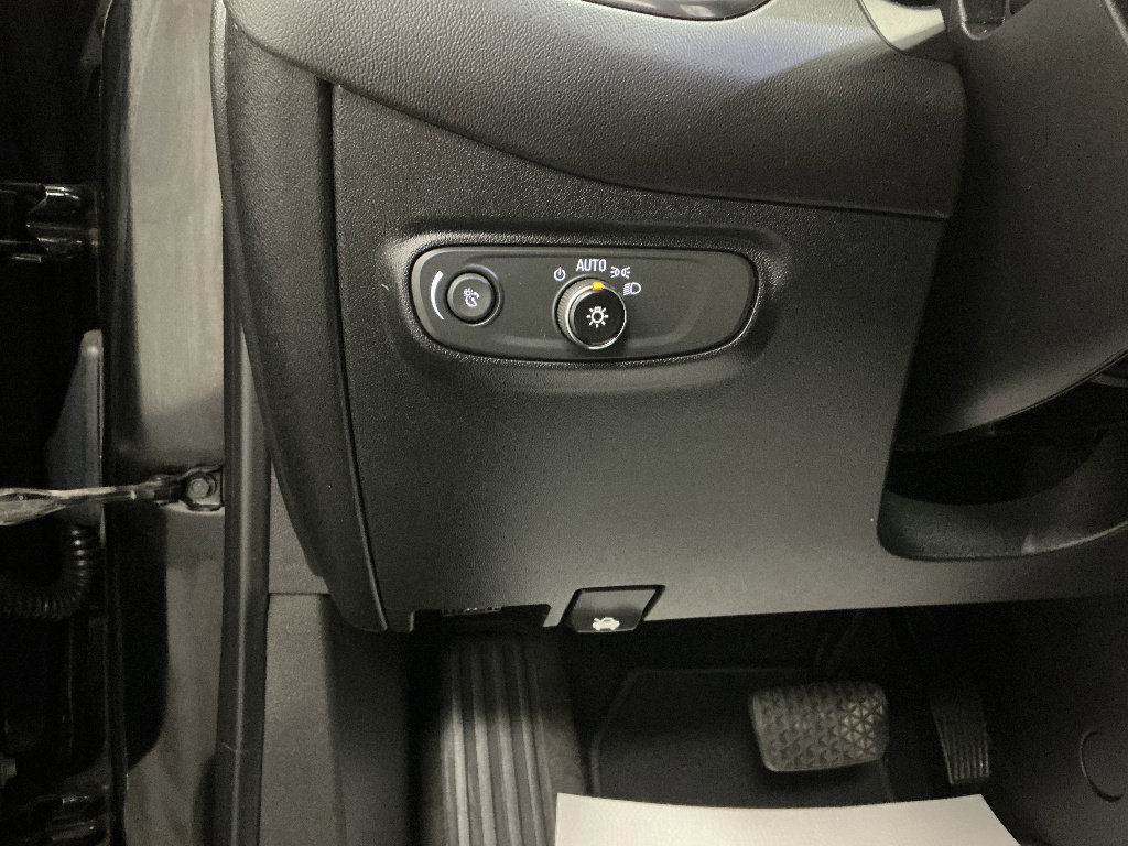 Used 2019 Chevrolet Equinox LT FWD image 11