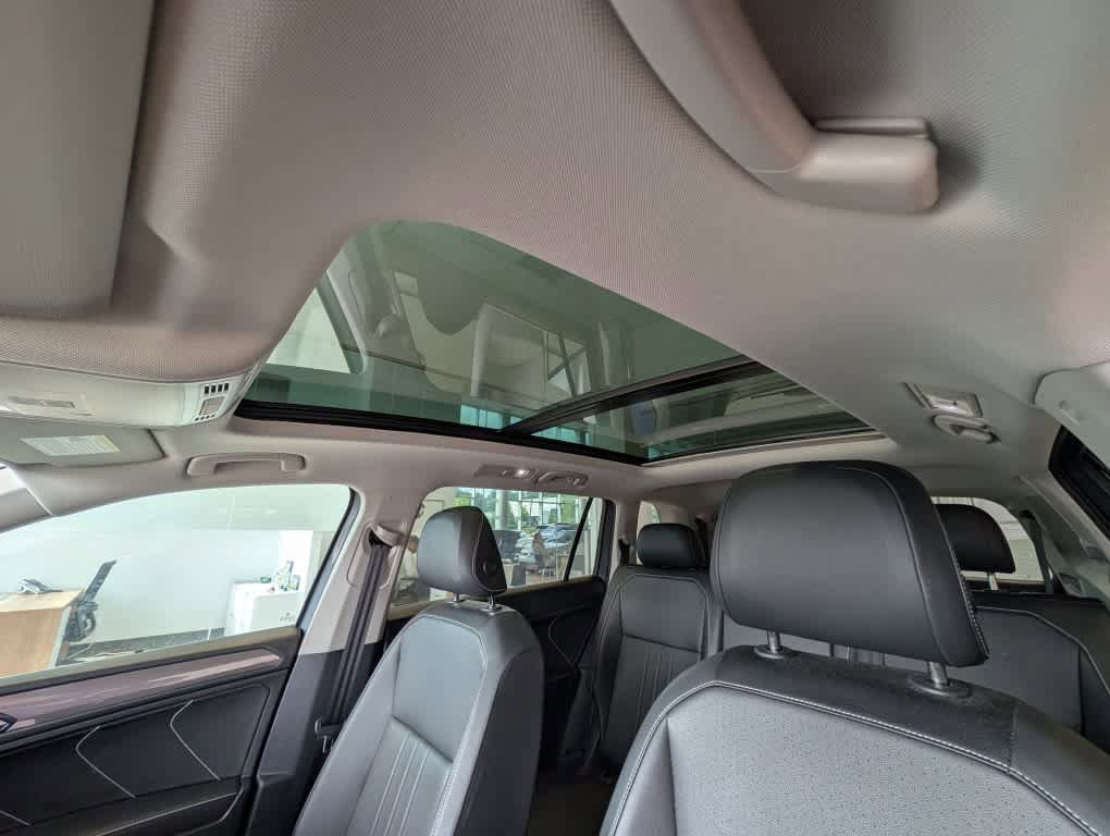 Used 2023 Volkswagen Tiguan SE w/ Panoramic Sunroof Package FWD image 14