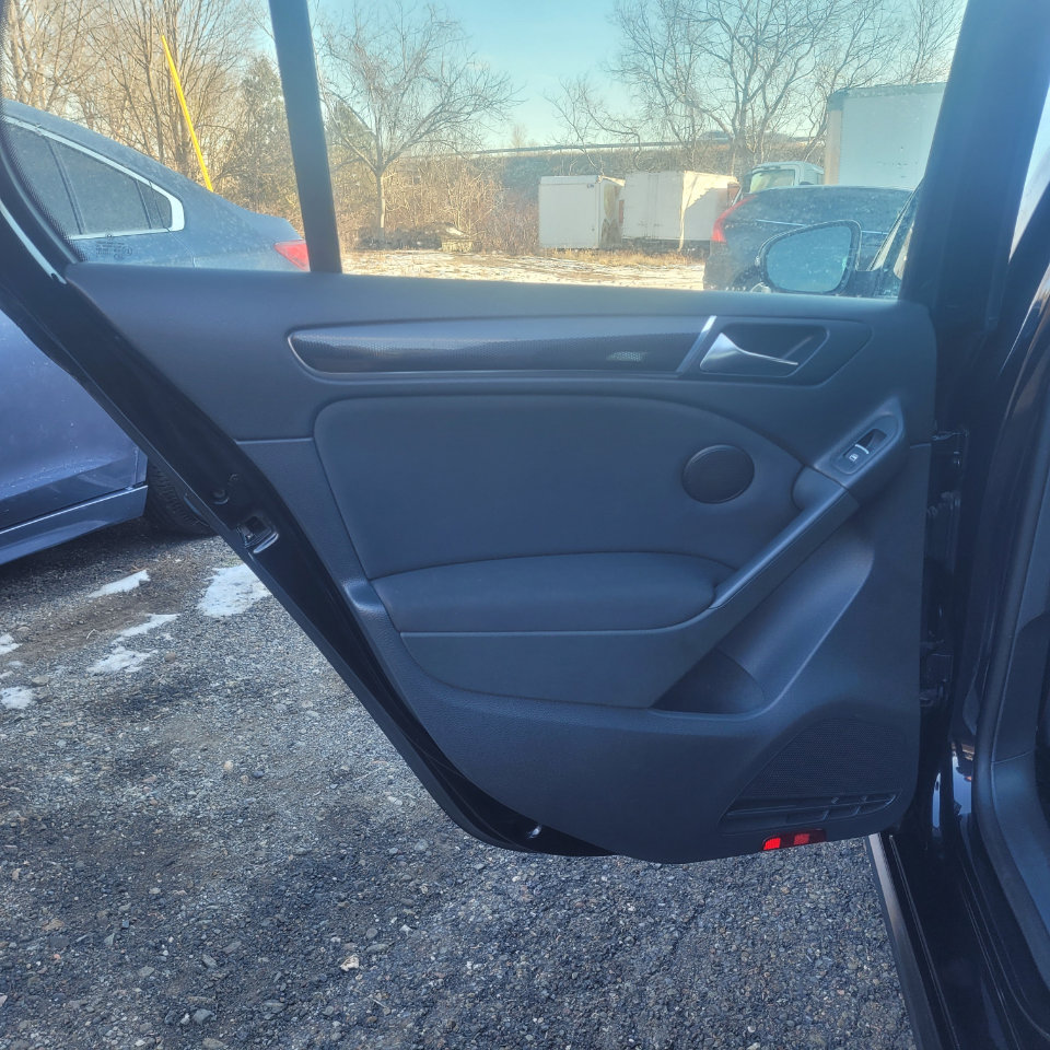 Used 2013 Volkswagen Golf 4-Door image 28