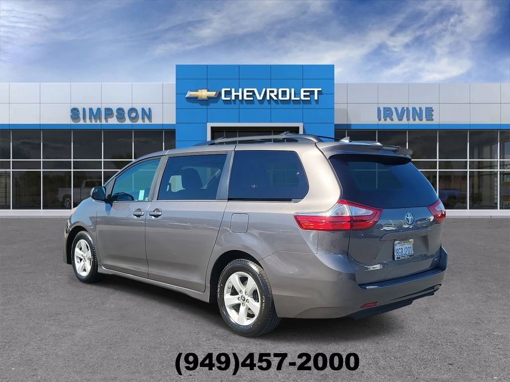 Used 2018 Toyota Sienna LE w/ Carpet Mat Package image 6