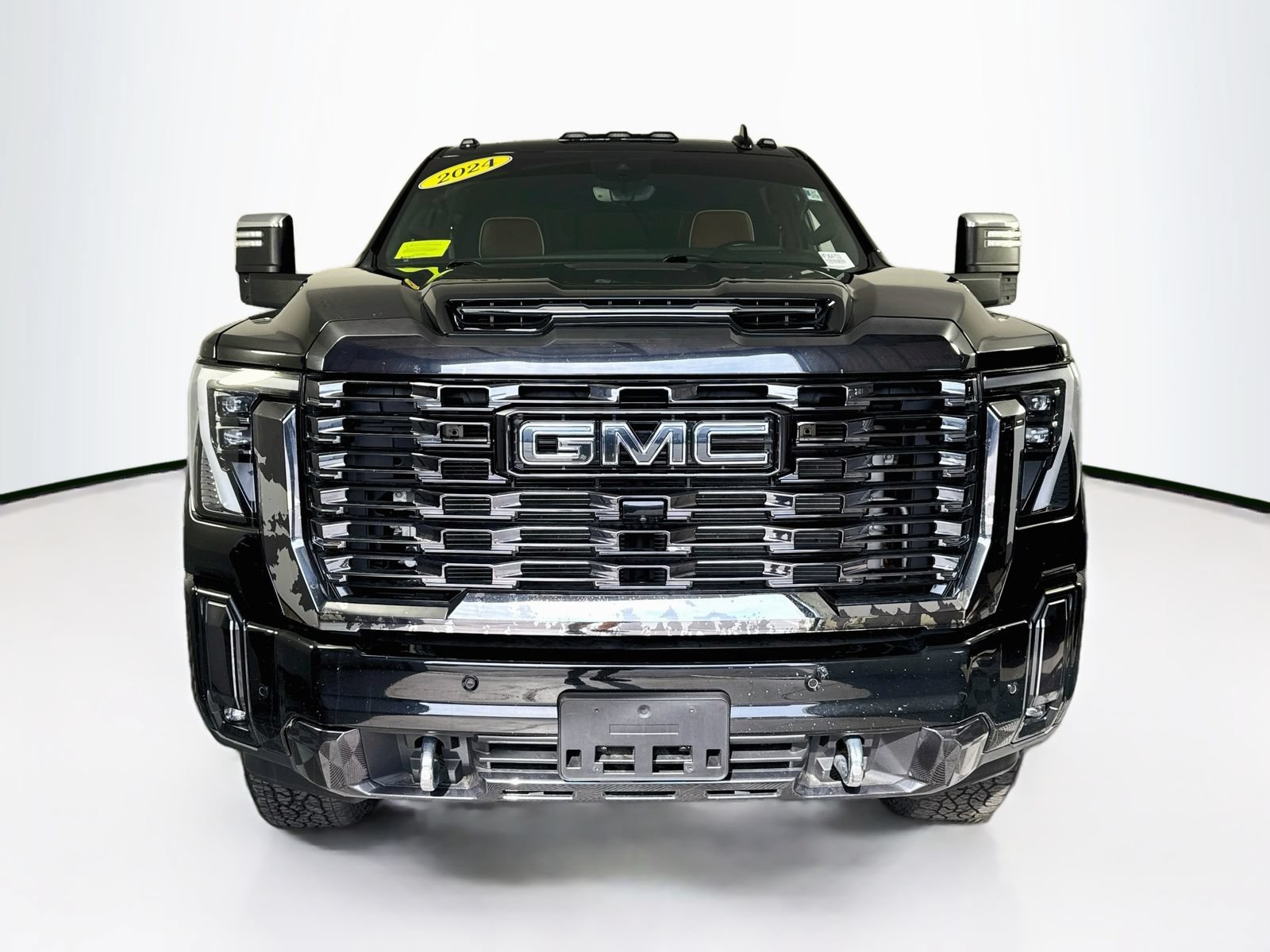 Used 2024 GMC Sierra 2500 Denali Ultimate w/ Max Trailering Package AWD/4WD image 2