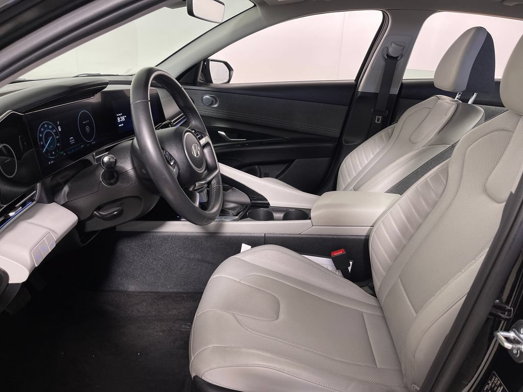 Certified 2025 Hyundai Elantra Limited FWD image 12
