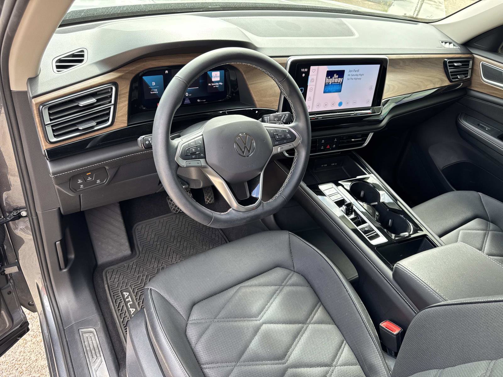 Used 2024 Volkswagen Atlas SE image 18