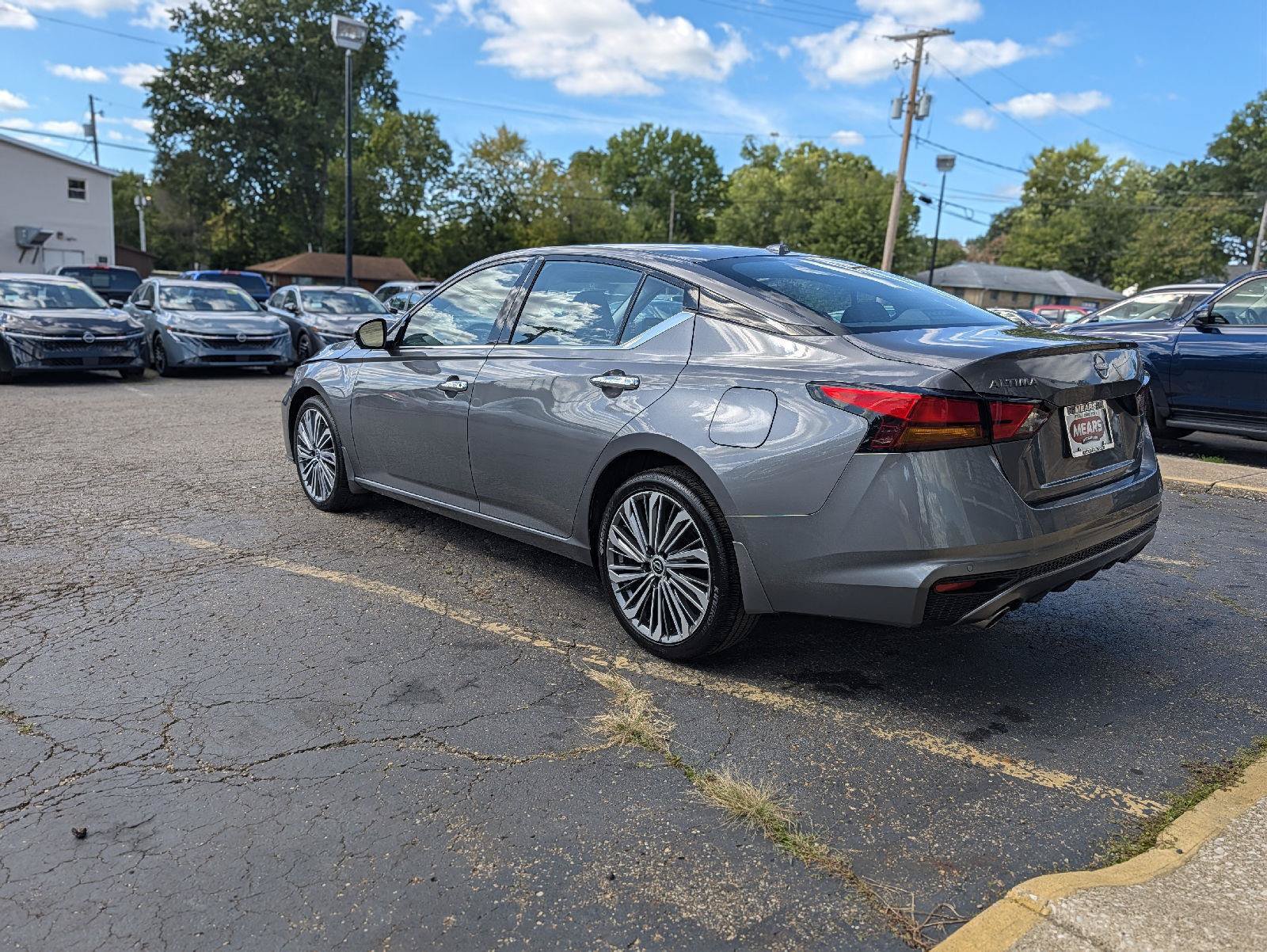 Used 2024 Nissan Altima 2.5 SL AWD/4WD image 10