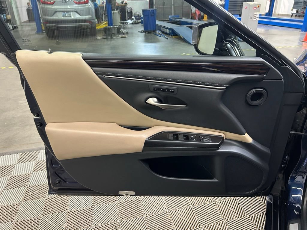 Used 2019 Lexus ES 350 w/ Premium Package FWD image 22