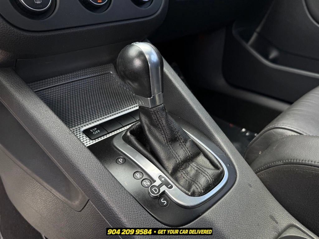 Used 2008 Volkswagen R32 AWD/4WD image 16