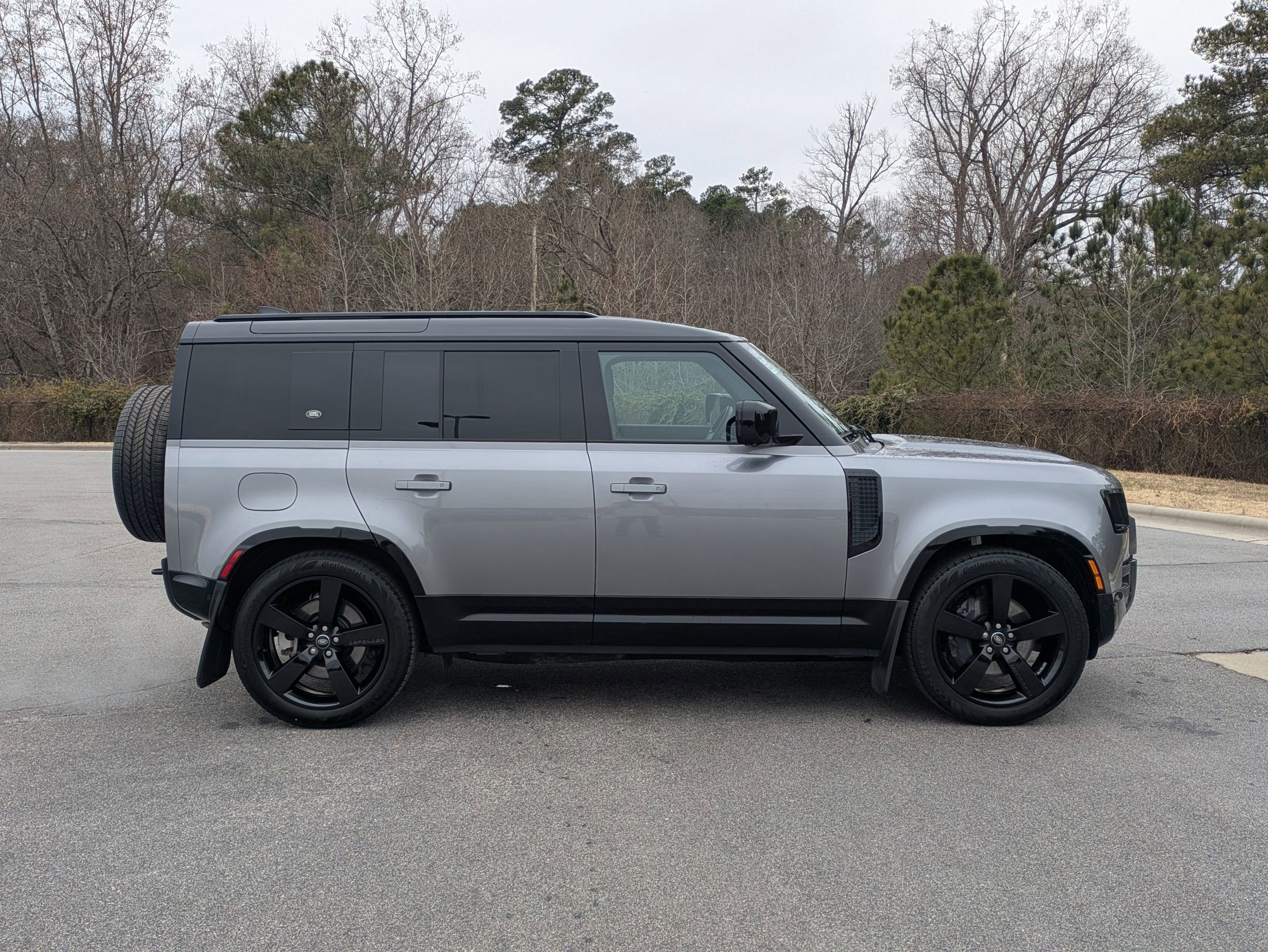 Certified 2024 Land Rover Defender 110 X-Dynamic SE image 4